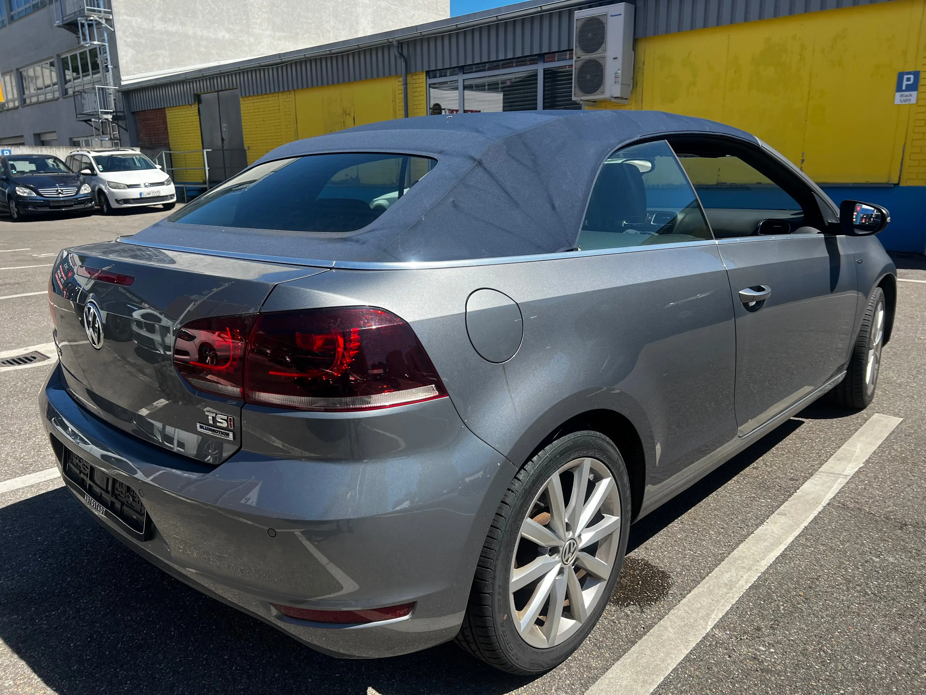 Volkswagen Golf Cabriolet Lounge BMT — photo 13