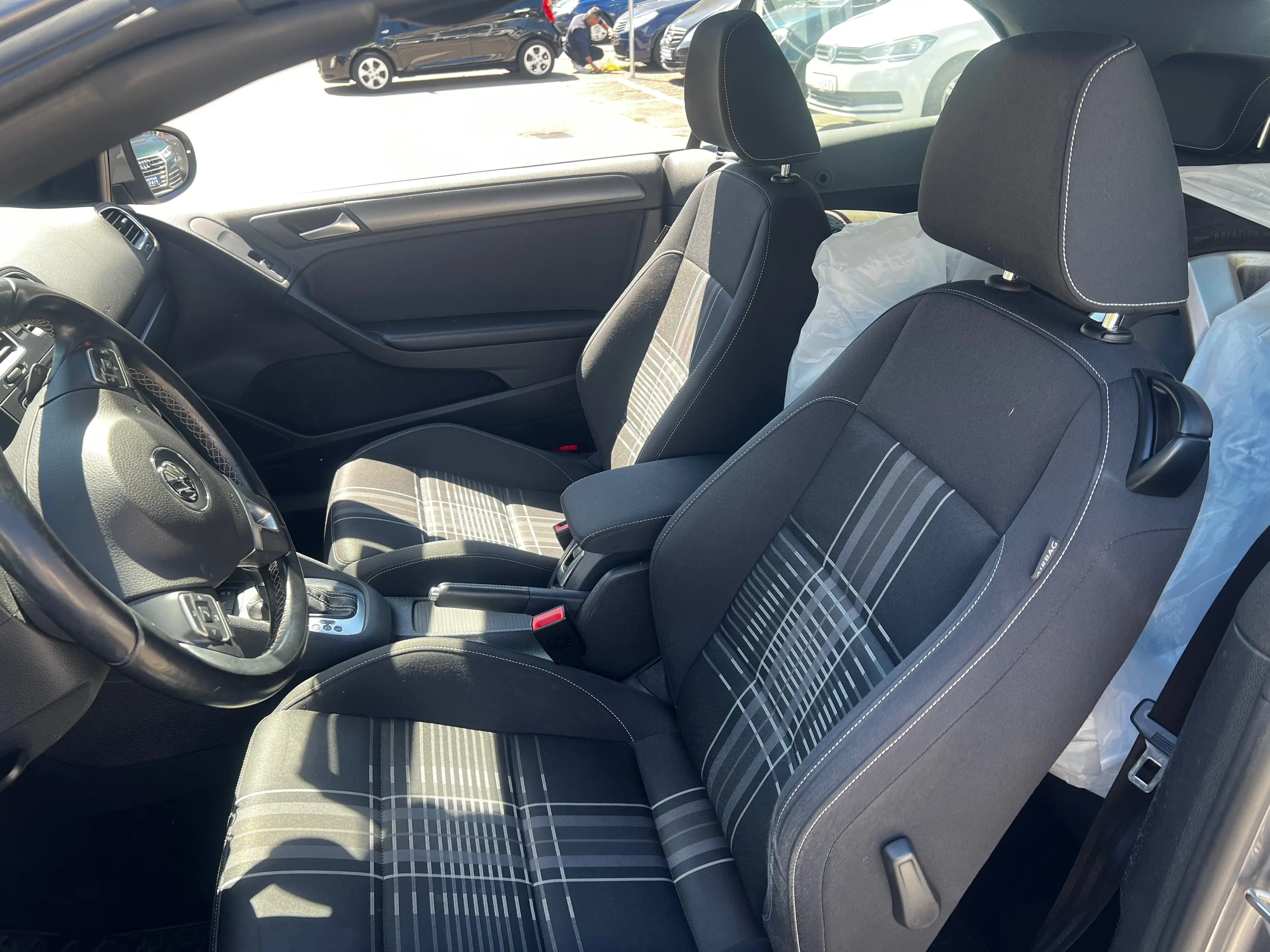 Volkswagen Golf Cabriolet Lounge BMT — photo 9