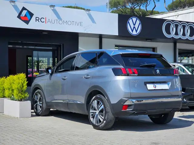Peugeot 3008 view 4