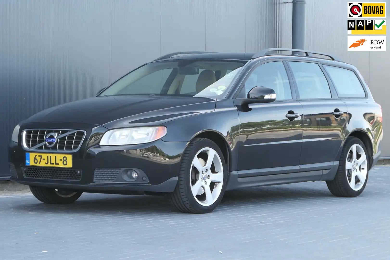 Volvo V70 2.5T Kinetic Youngtimer Navi Leder Trekhaak Nero - 1