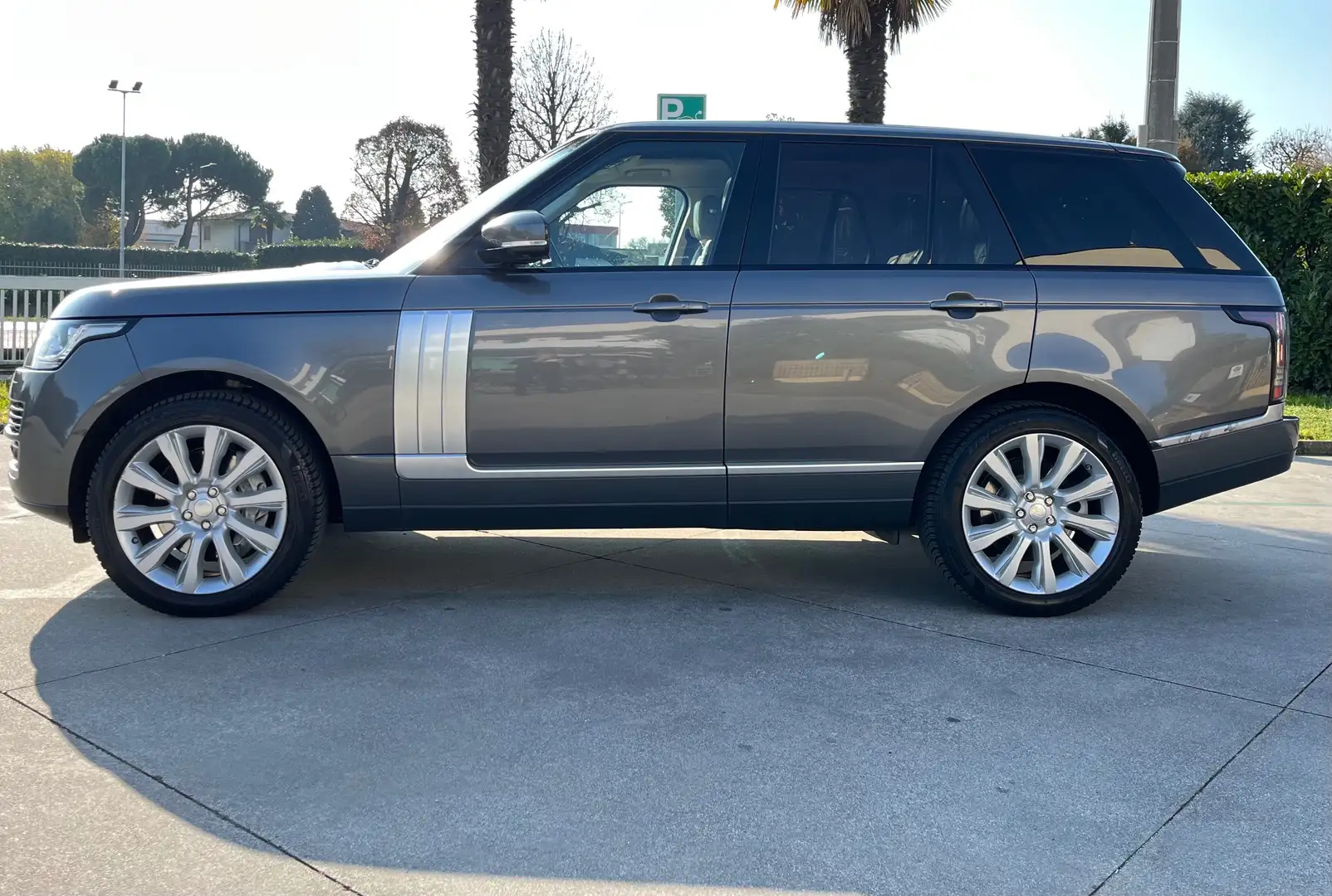 Land Rover Range Rover IV 2014 4.4 sdV8 Autobiography auto Grigio - 2