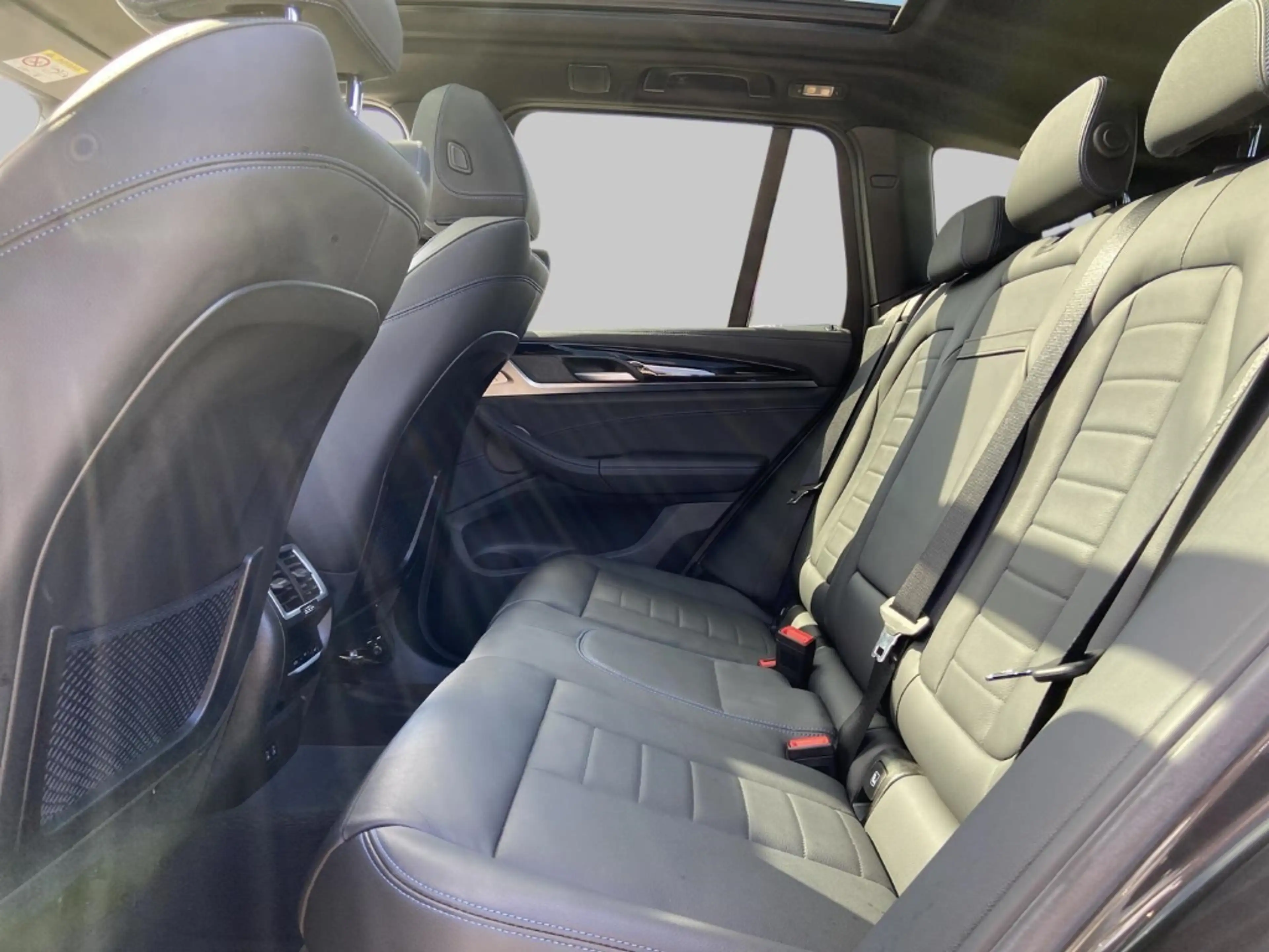BMW iX3 Sportpaket HUD AD AHK-el. klappb. AHK-klappbar AHK — photo 8