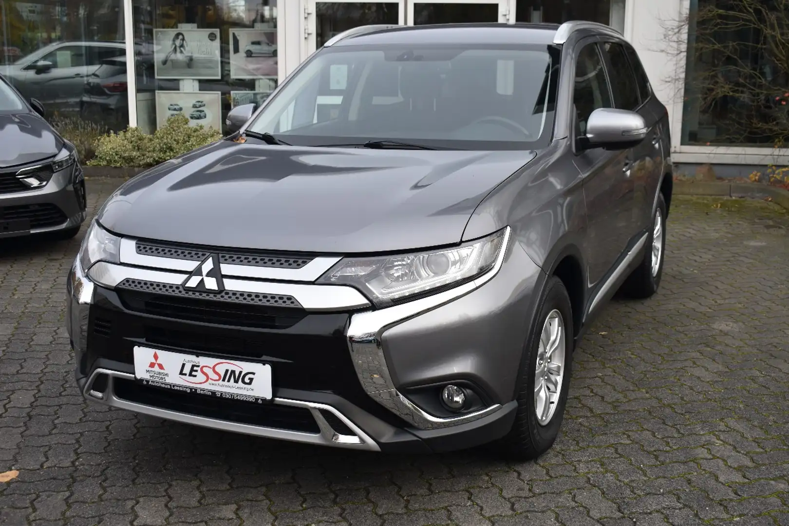 Mitsubishi Outlander Active 2.0 Bear Lock, Allwetter Gris - 1