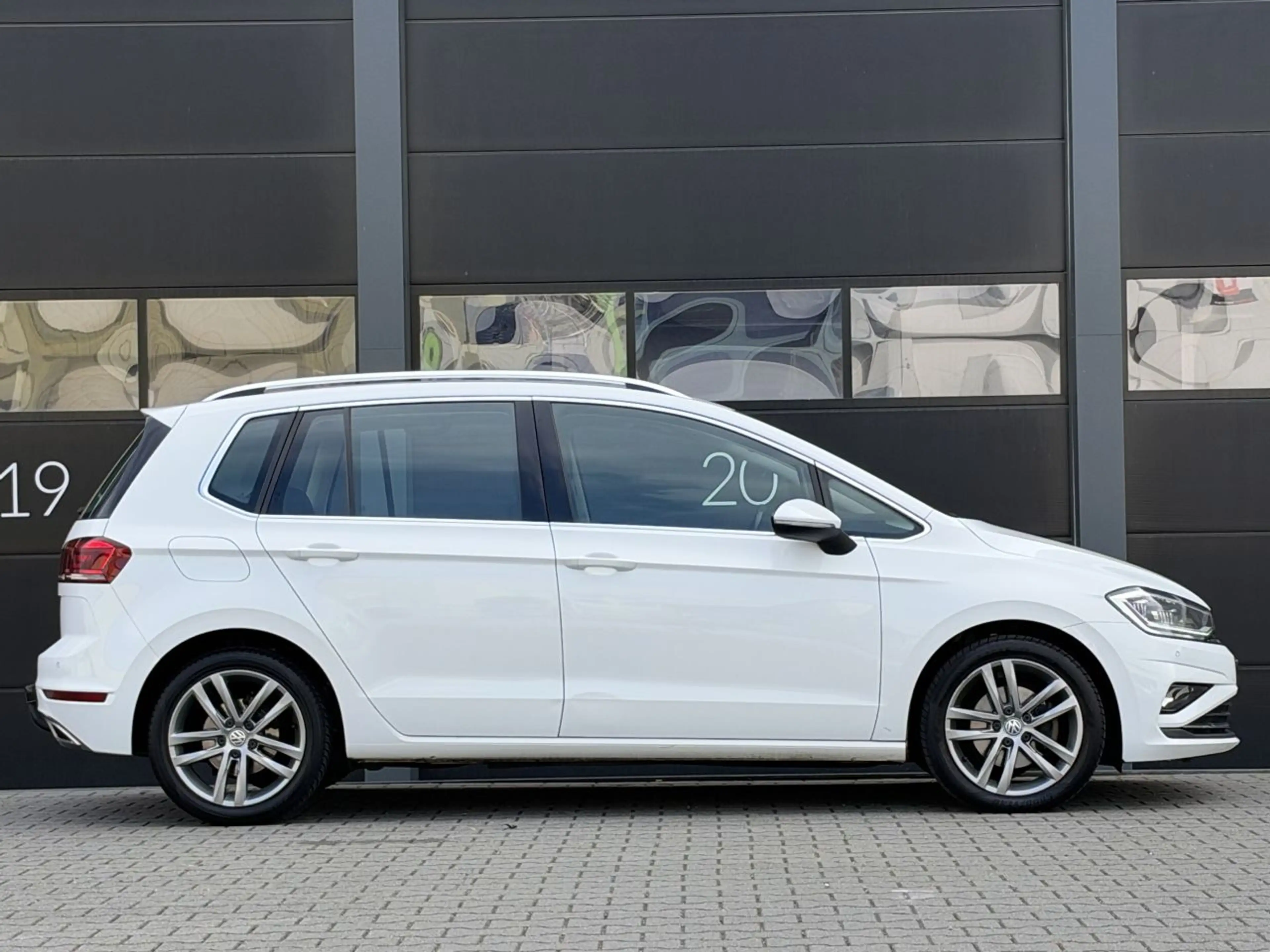 Volkswagen Golf Sportsvan 1.6 TDI Highline Xenon Camera EURO-6 — photo 3