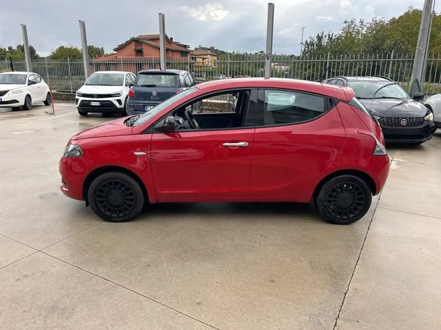 Lancia Ypsilon LANCIA YPSILON HYBRID SILVER 1.0 70 CV Rosso - 2