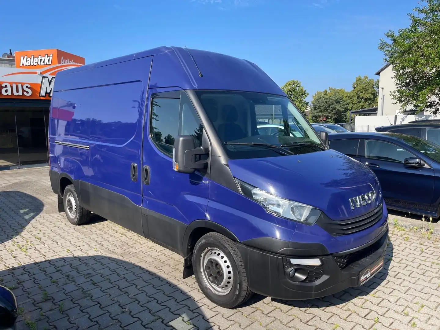 Iveco Daily 2.3 35S14 Kasten L1H2*Klima*2xTür*3500kg Blau - 2