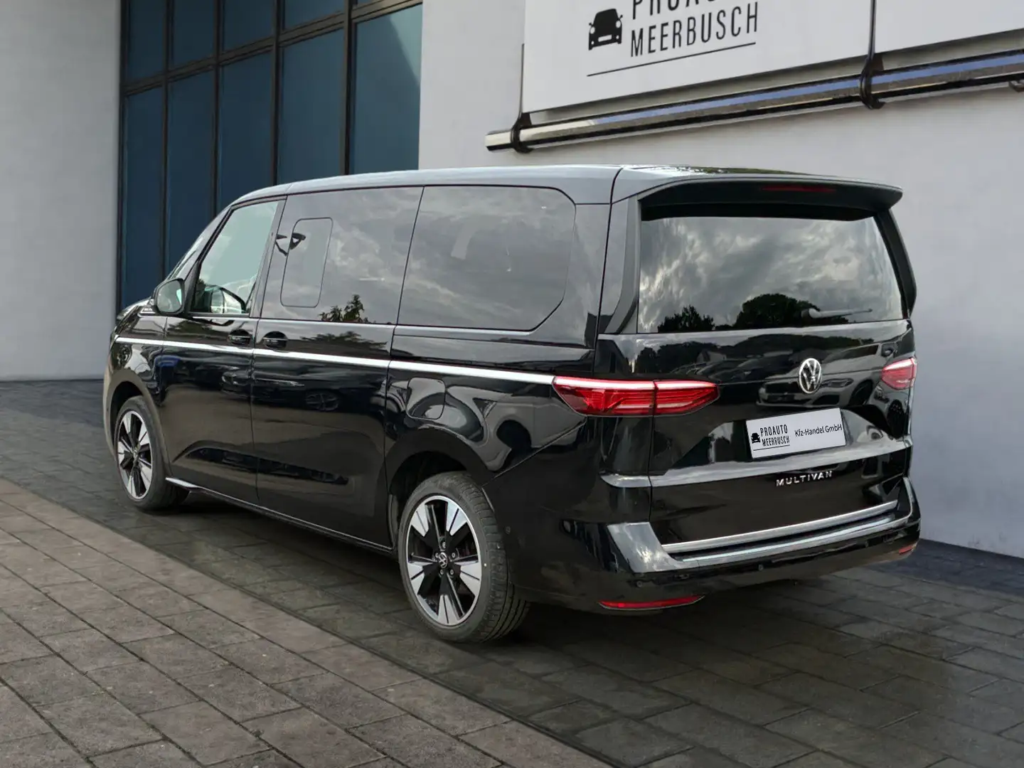 Volkswagen T7 Multivan Style lang AHK/ACC/HUD/PANO/STNDHZNG Schwarz - 2