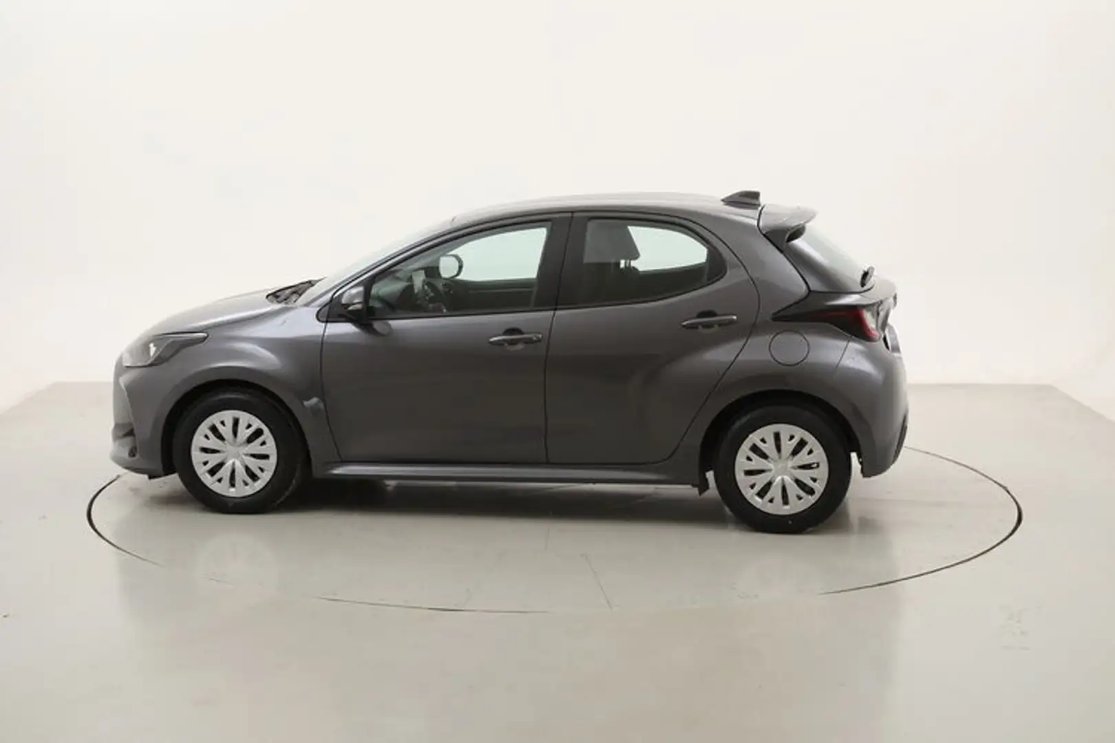 Toyota Yaris Active 1.0 Benzina 72CV Grigio - 2