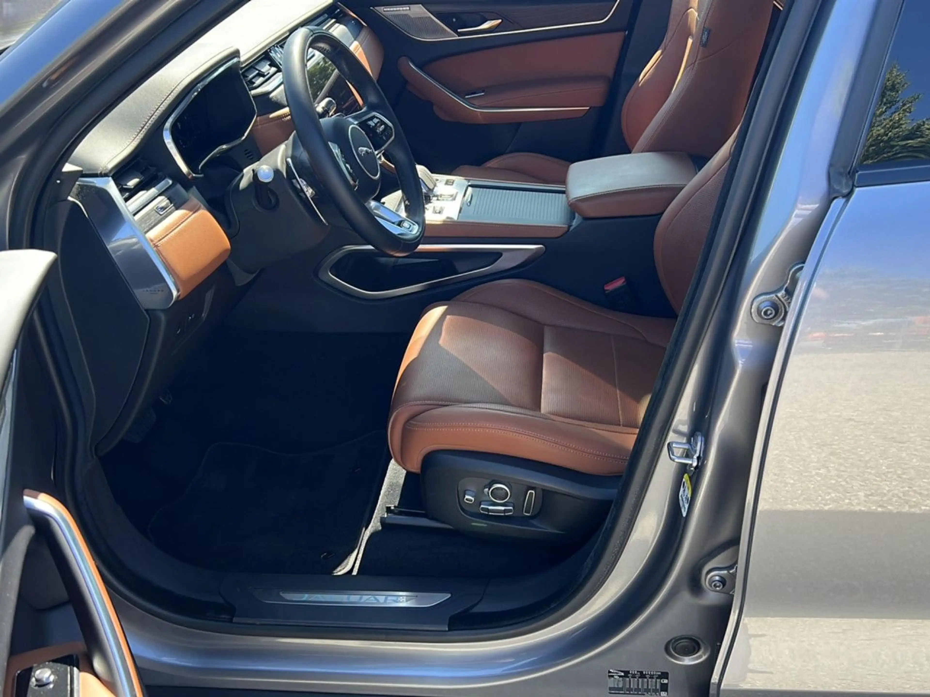 Jaguar F-Pace D300 AWD R-Dynamic HSE — photo 9