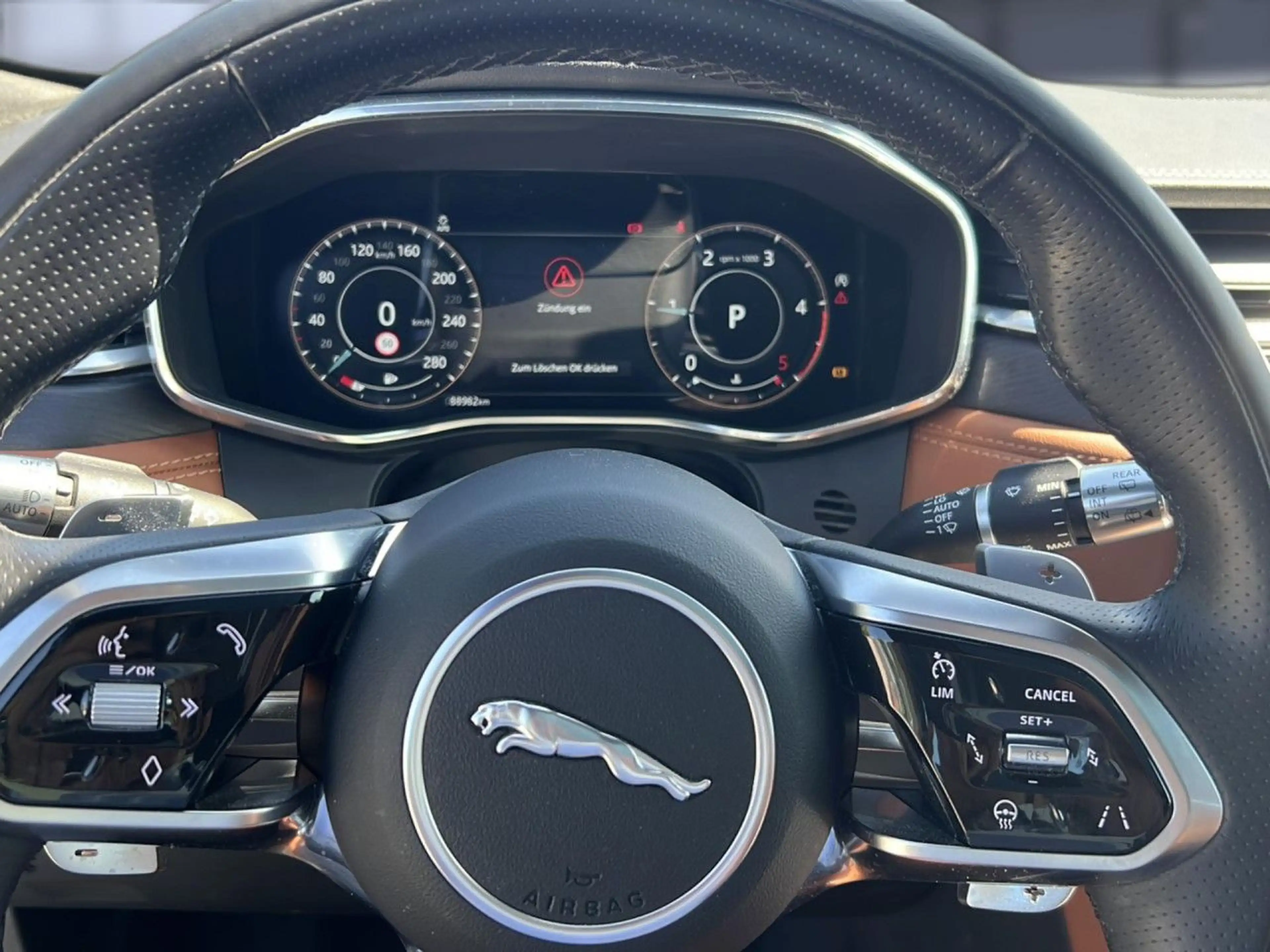 Jaguar F-Pace D300 AWD R-Dynamic HSE — photo 12