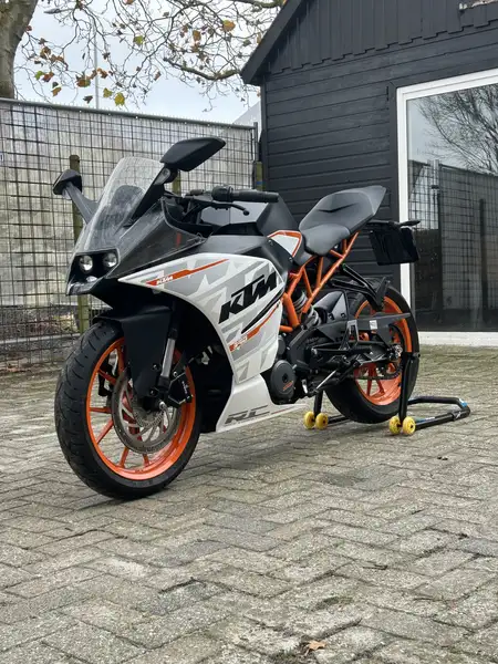 KTM RC 390 - foto 2