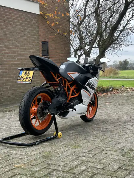 KTM RC 390 - foto 4