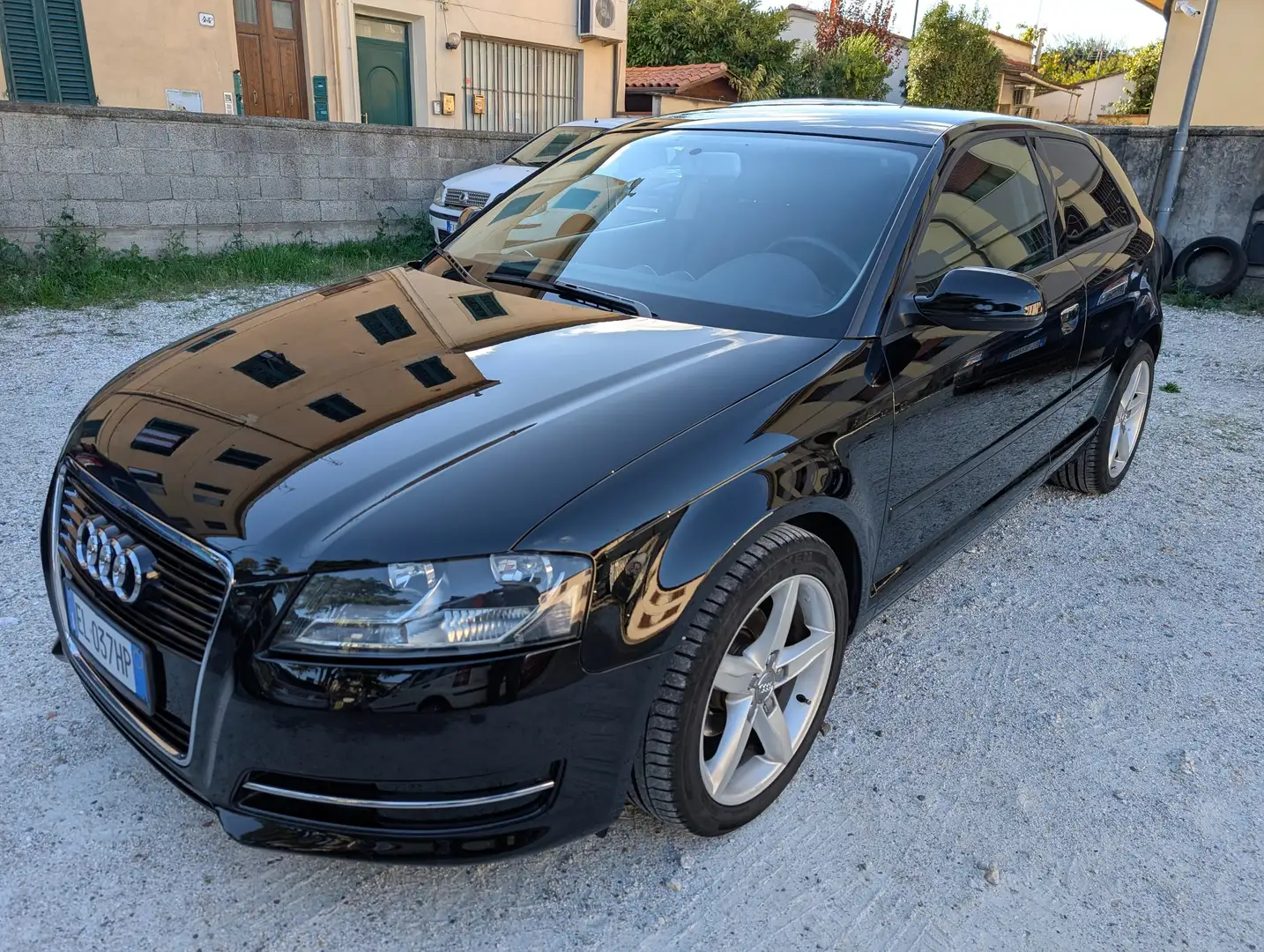 Audi A3 3p 1.6 TDI Attraction Tagliandata solo km 117000 Noir - 1