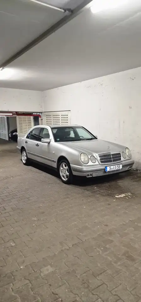 Mercedes-Benz E 240 Classic, foto 2