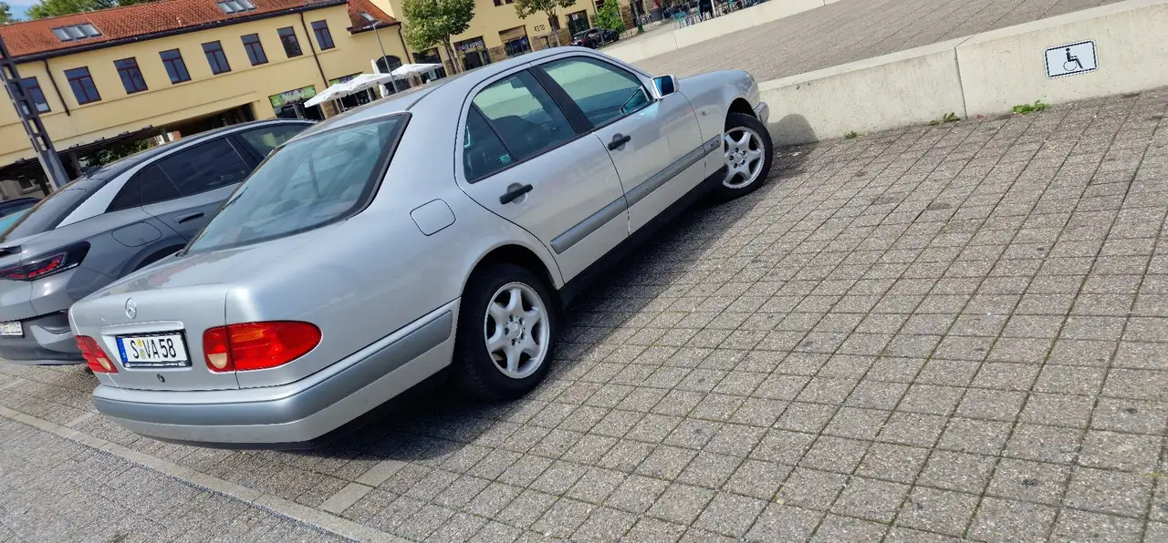 Mercedes-Benz E 240 Classic, foto 5