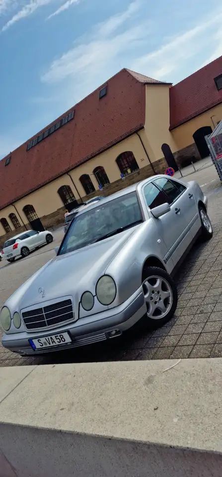 Mercedes-Benz E 240 Classic, foto 3