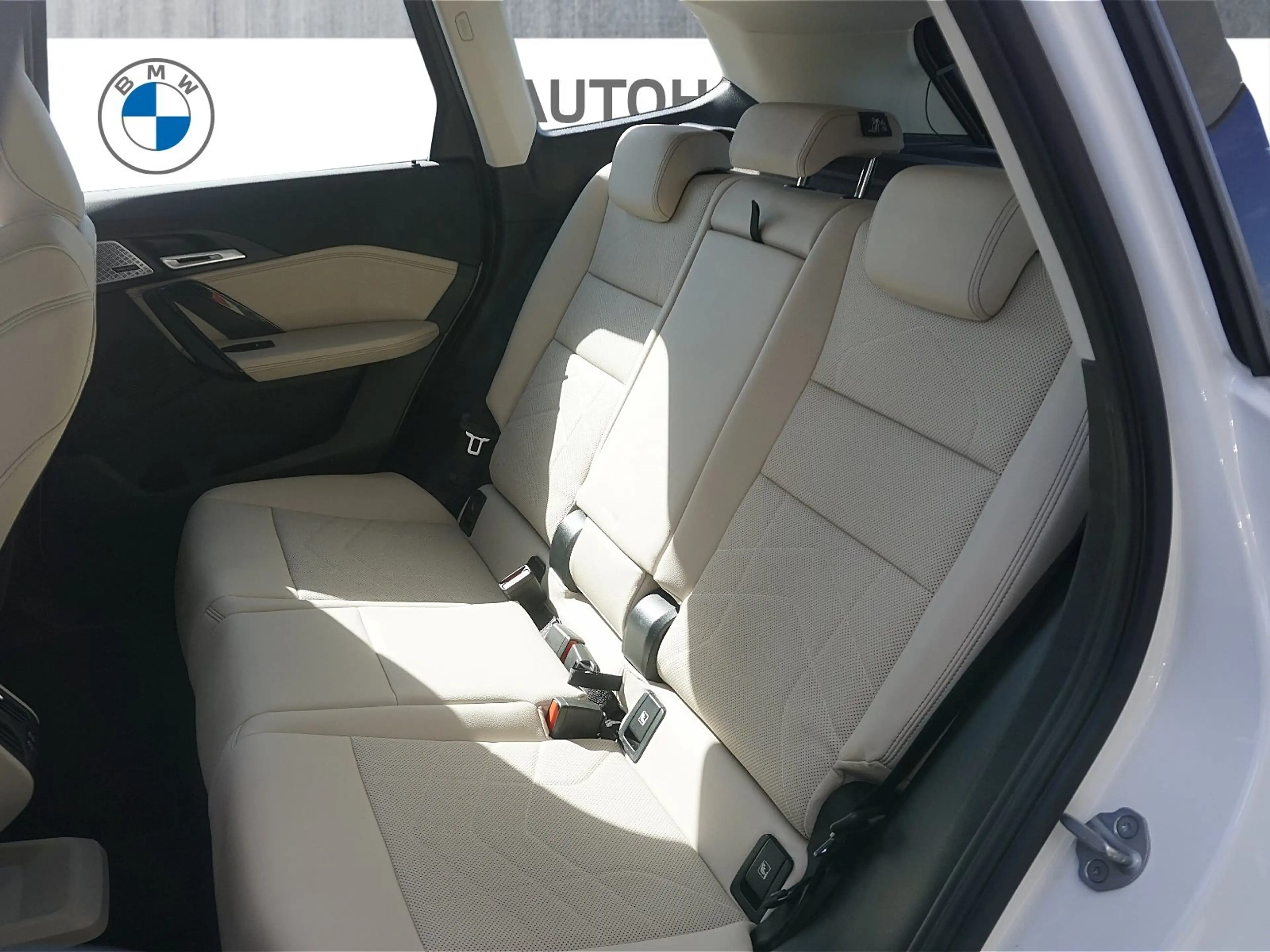 BMW iX1 xDrive30 StHz+StKlima+Navi+Kamera+ACC+SHZ+BT — photo 10