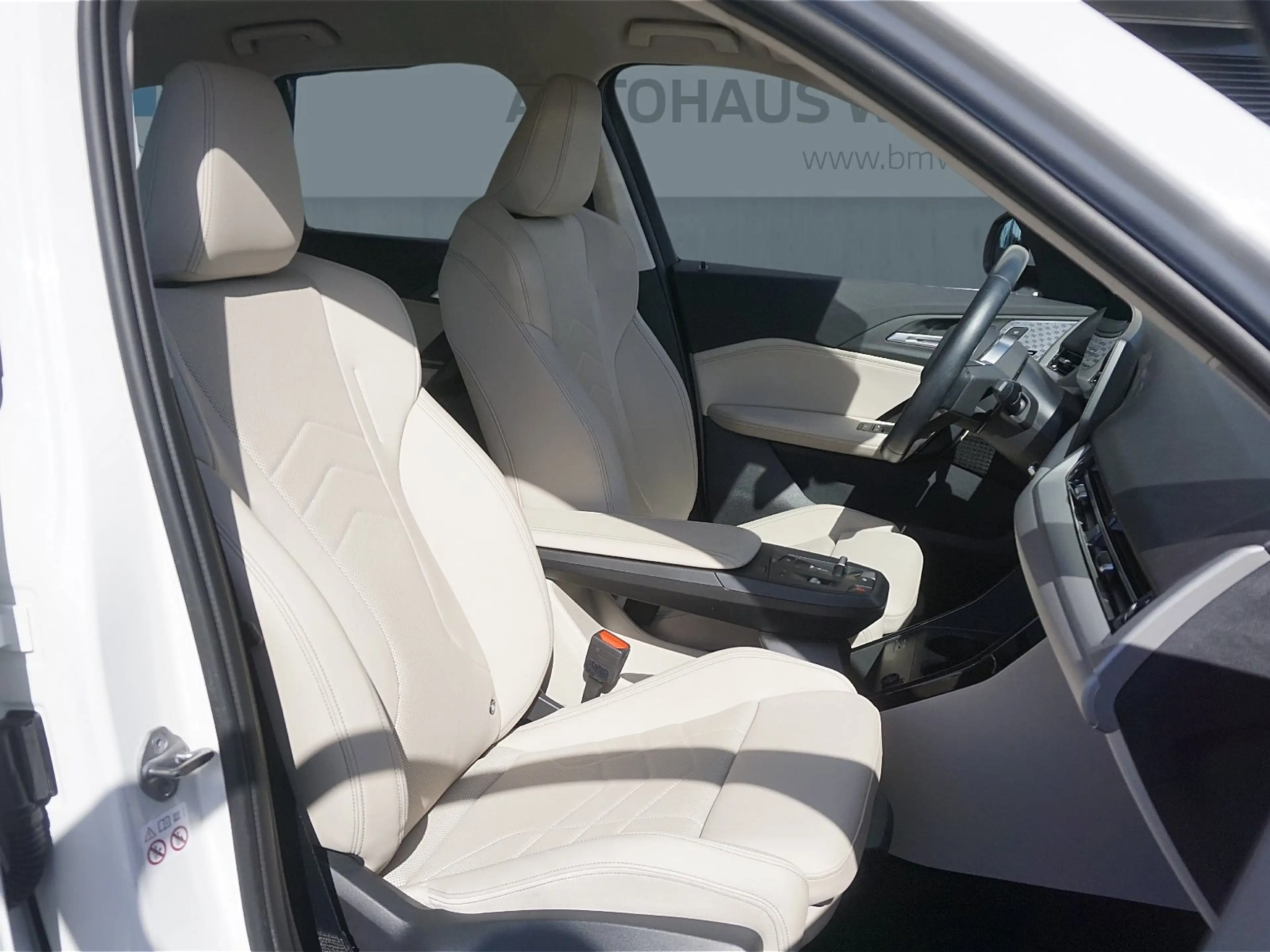 BMW iX1 xDrive30 StHz+StKlima+Navi+Kamera+ACC+SHZ+BT — photo 9
