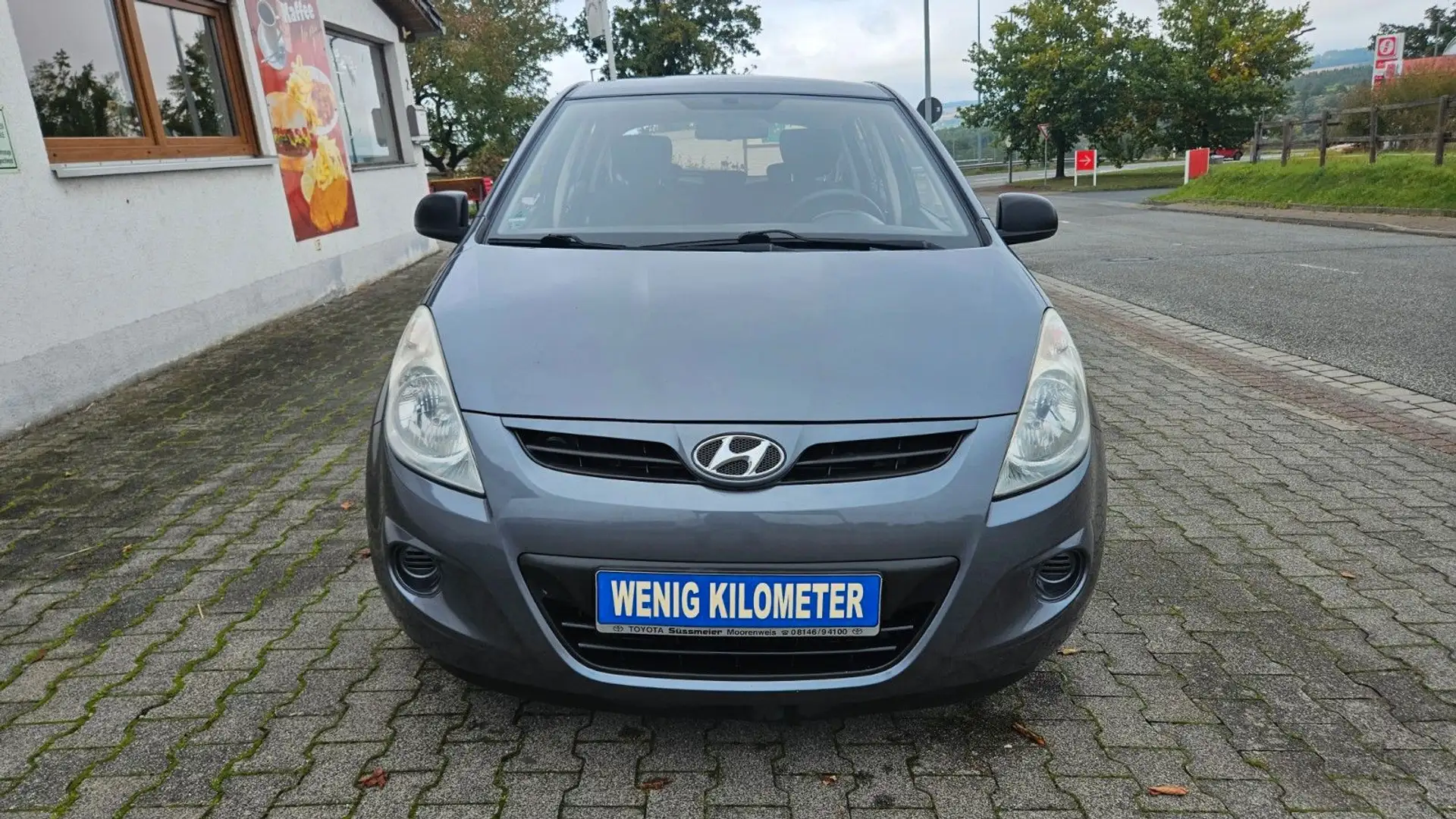 Hyundai i20 Classic, 1.2, Klima, TÜV 12/2026 Grau - 2