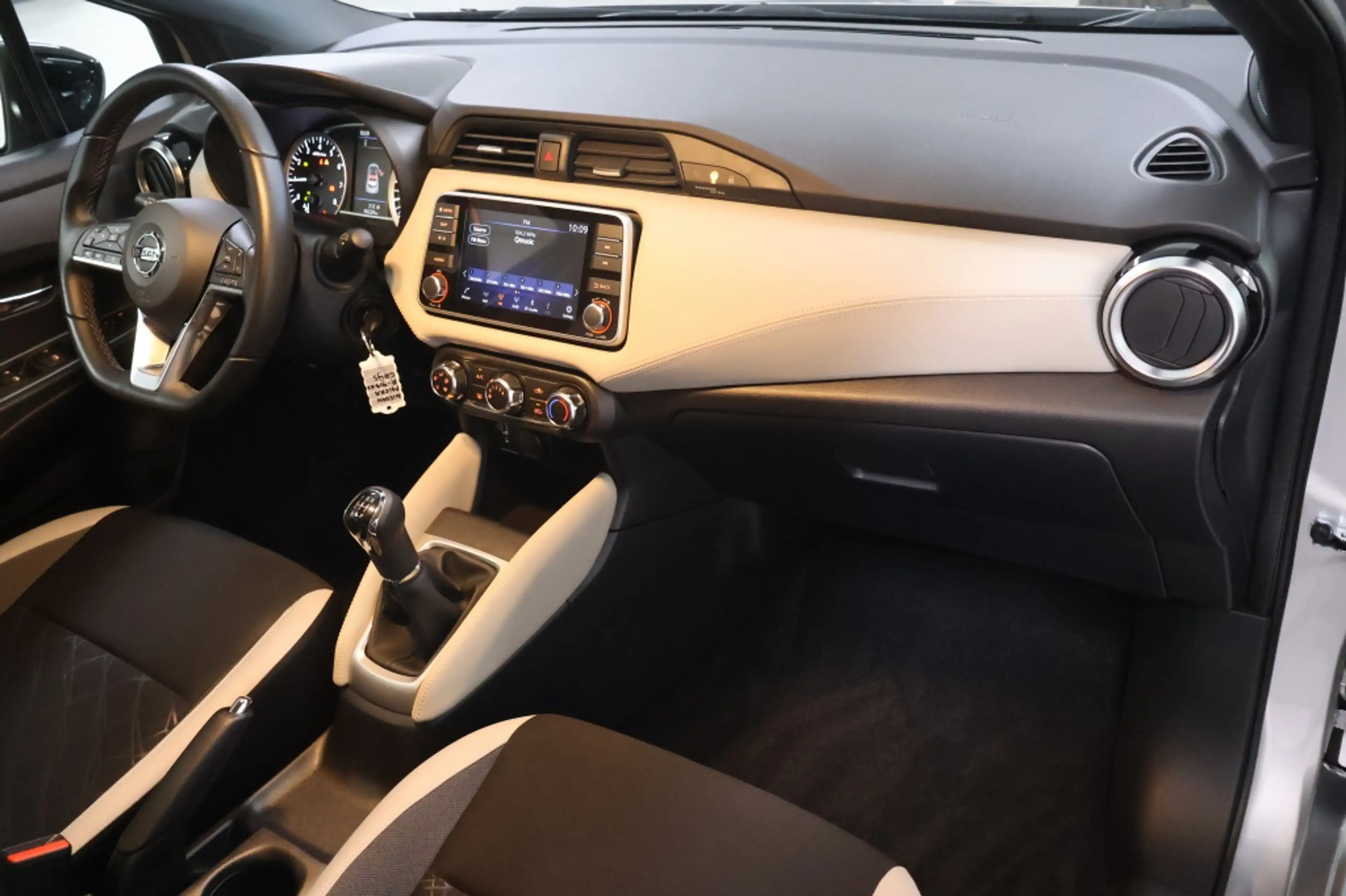 Nissan Micra 1.0 IG-T Tekna — photo 8