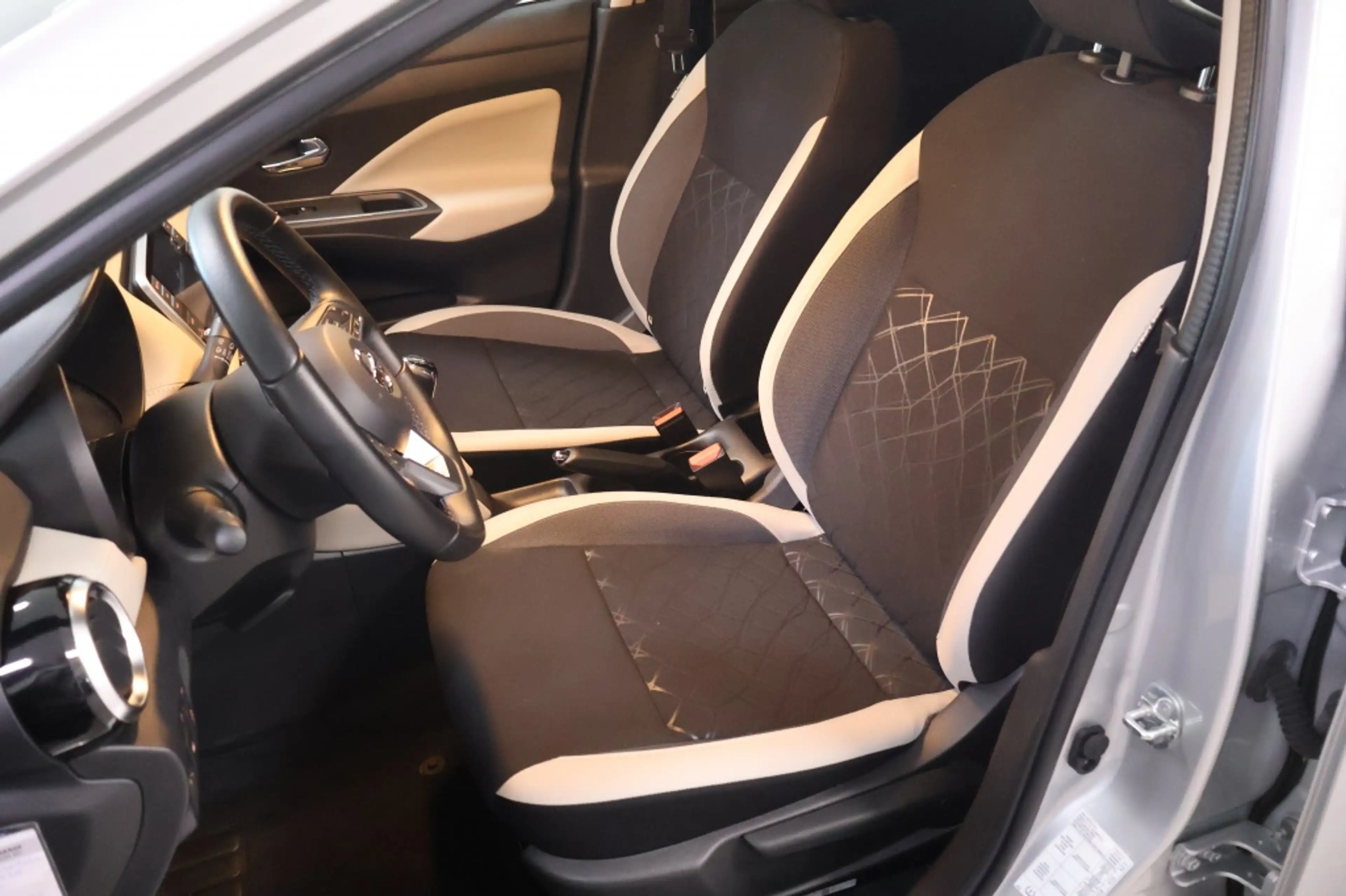 Nissan Micra 1.0 IG-T Tekna — photo 9