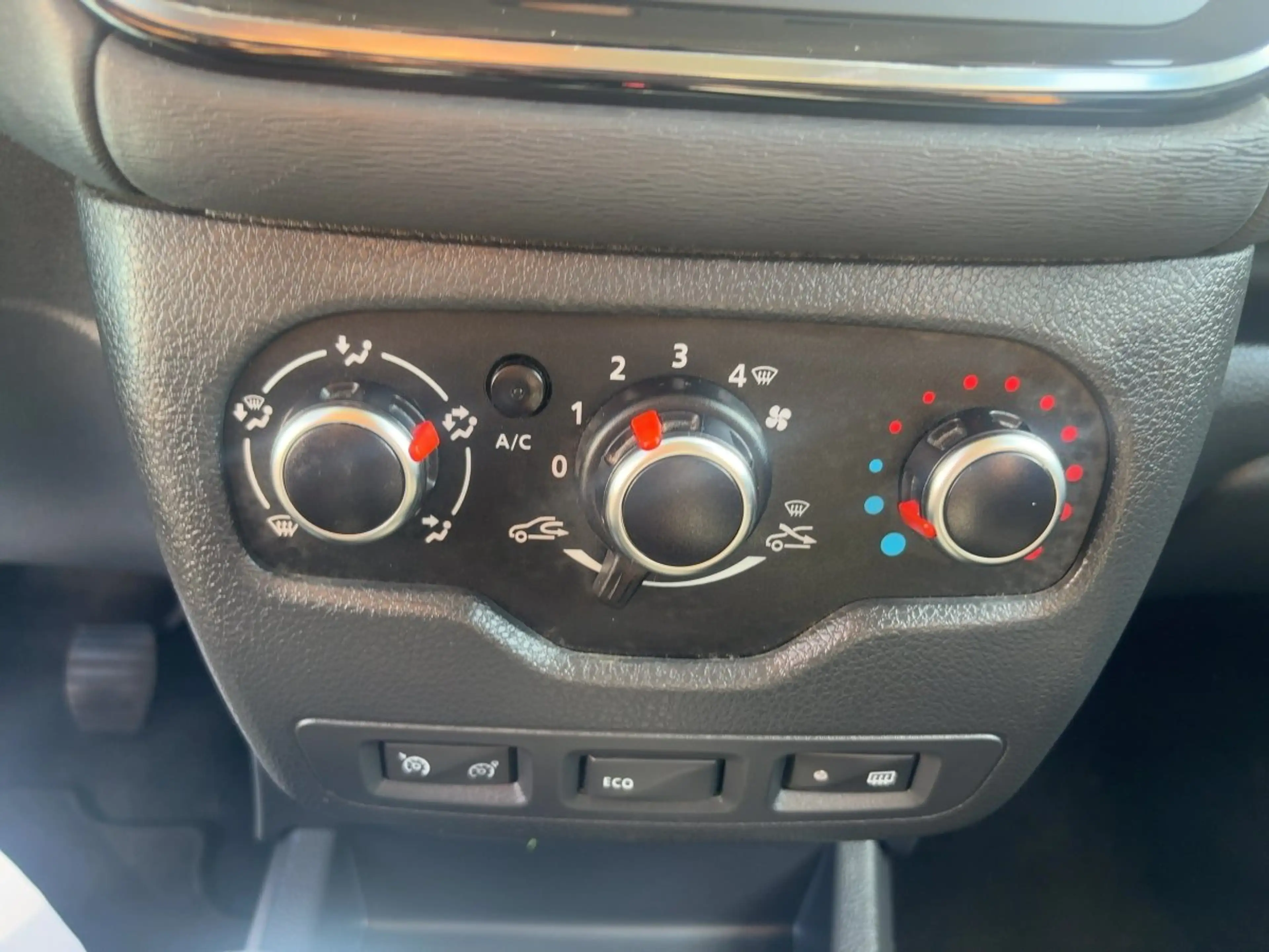 Dacia Lodgy 1.6 SCe 100 Stepway Navigation Klima Kamera — photo 15