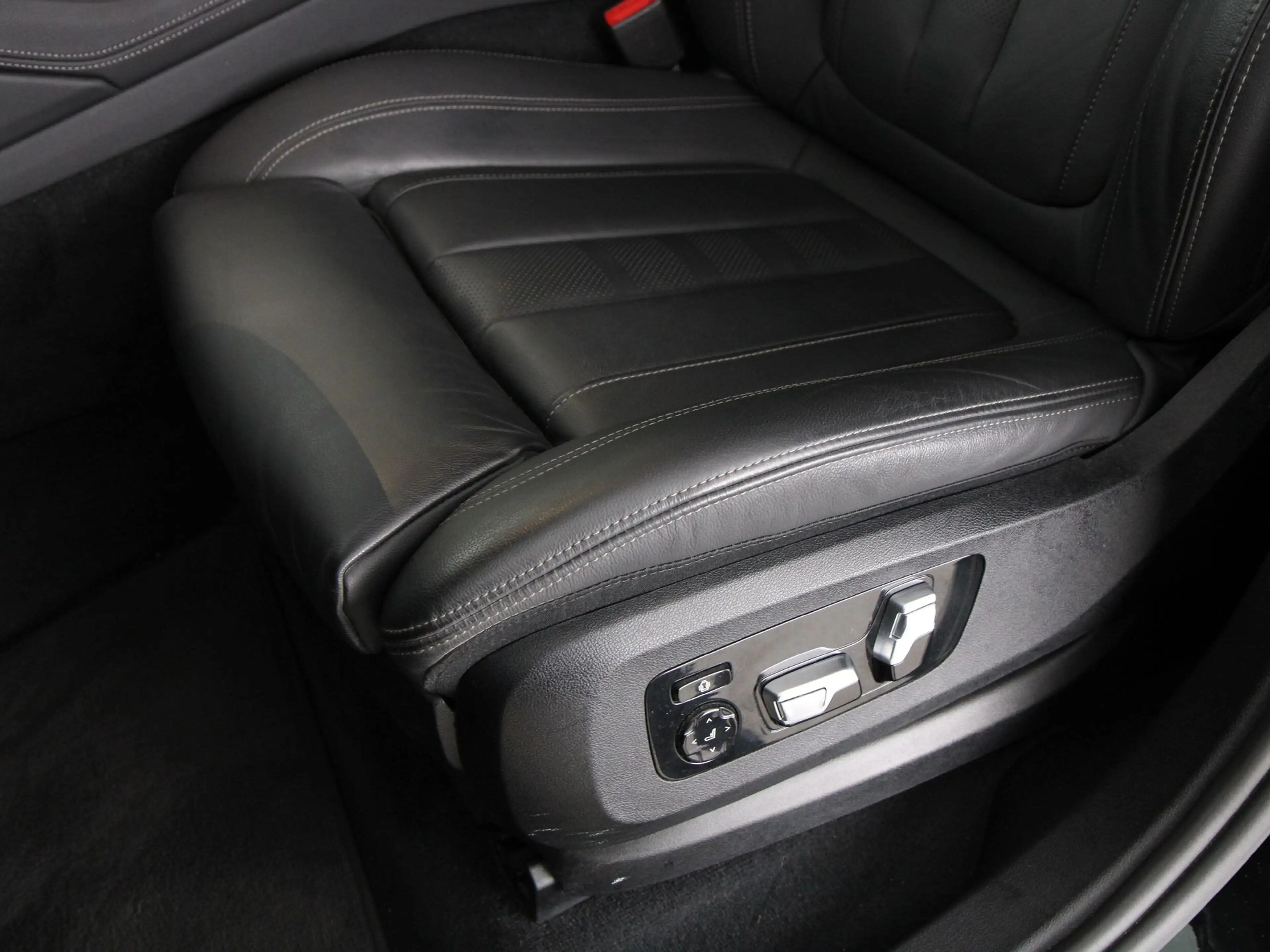 BMW X6 xDrive40i High Executive — photo 15