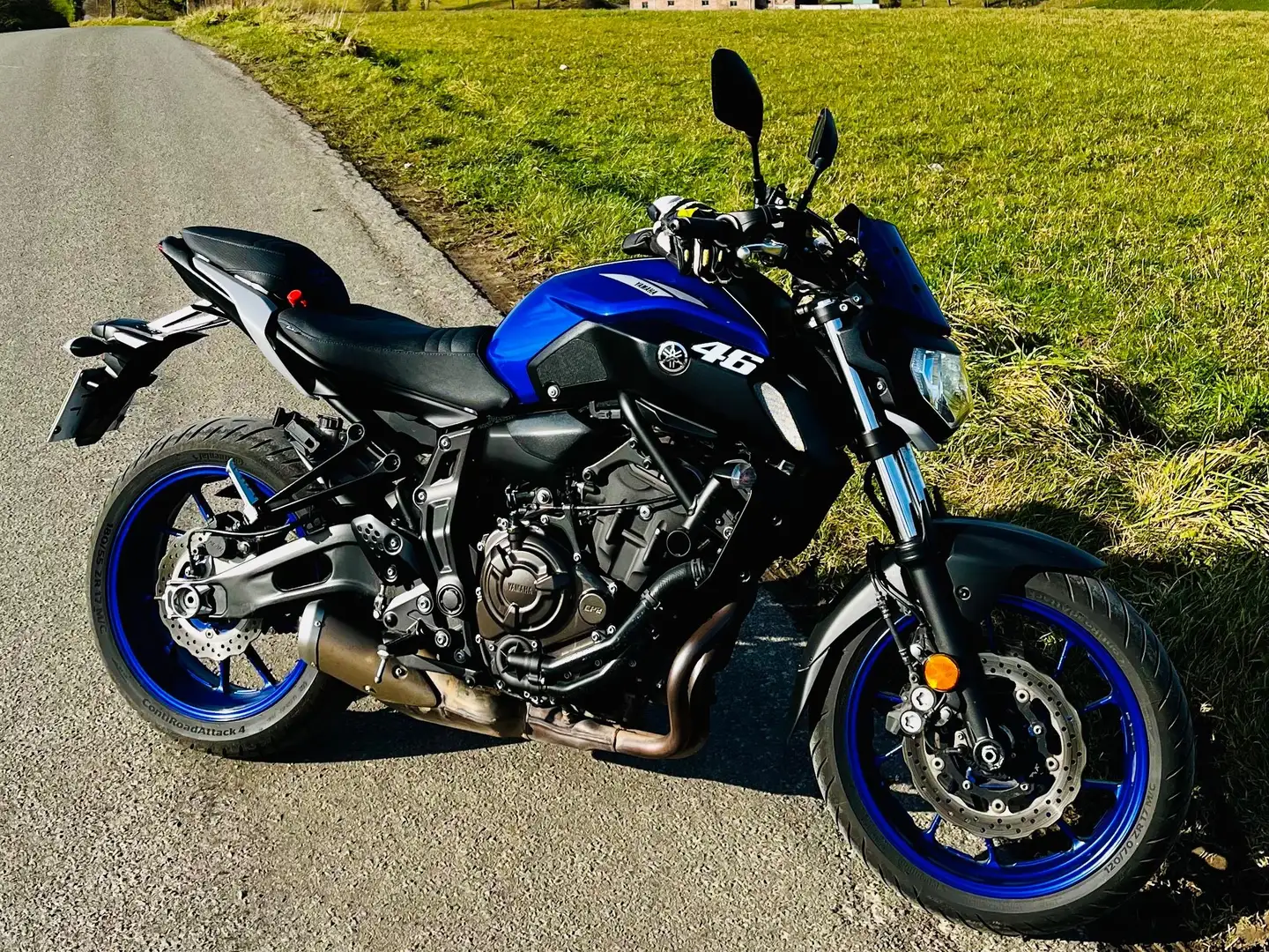 Yamaha MT-07 Bleu - 1