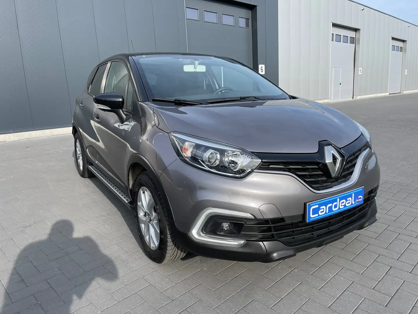 Renault Captur Monospace en Gris occasion à Cuesmes pour € 14 890,-