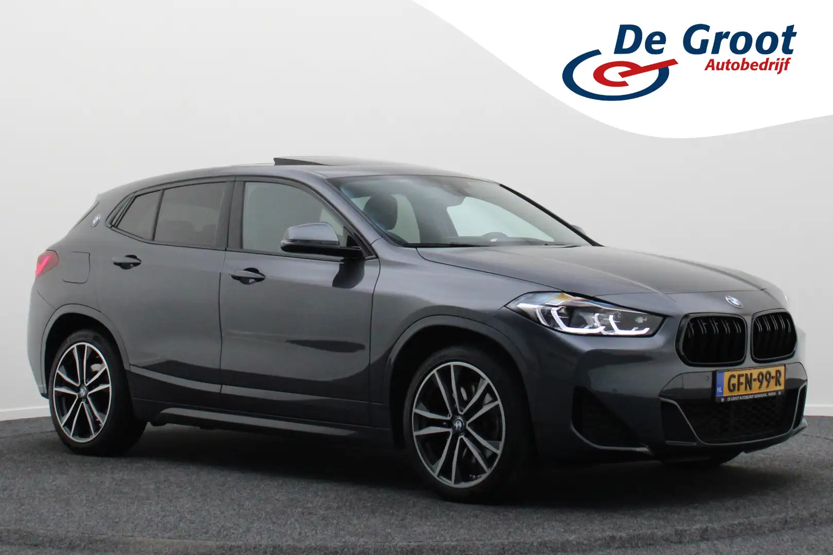BMW X2 xDrive25e High Executive M Sport, Panoramadak, Hea Grijs - 1