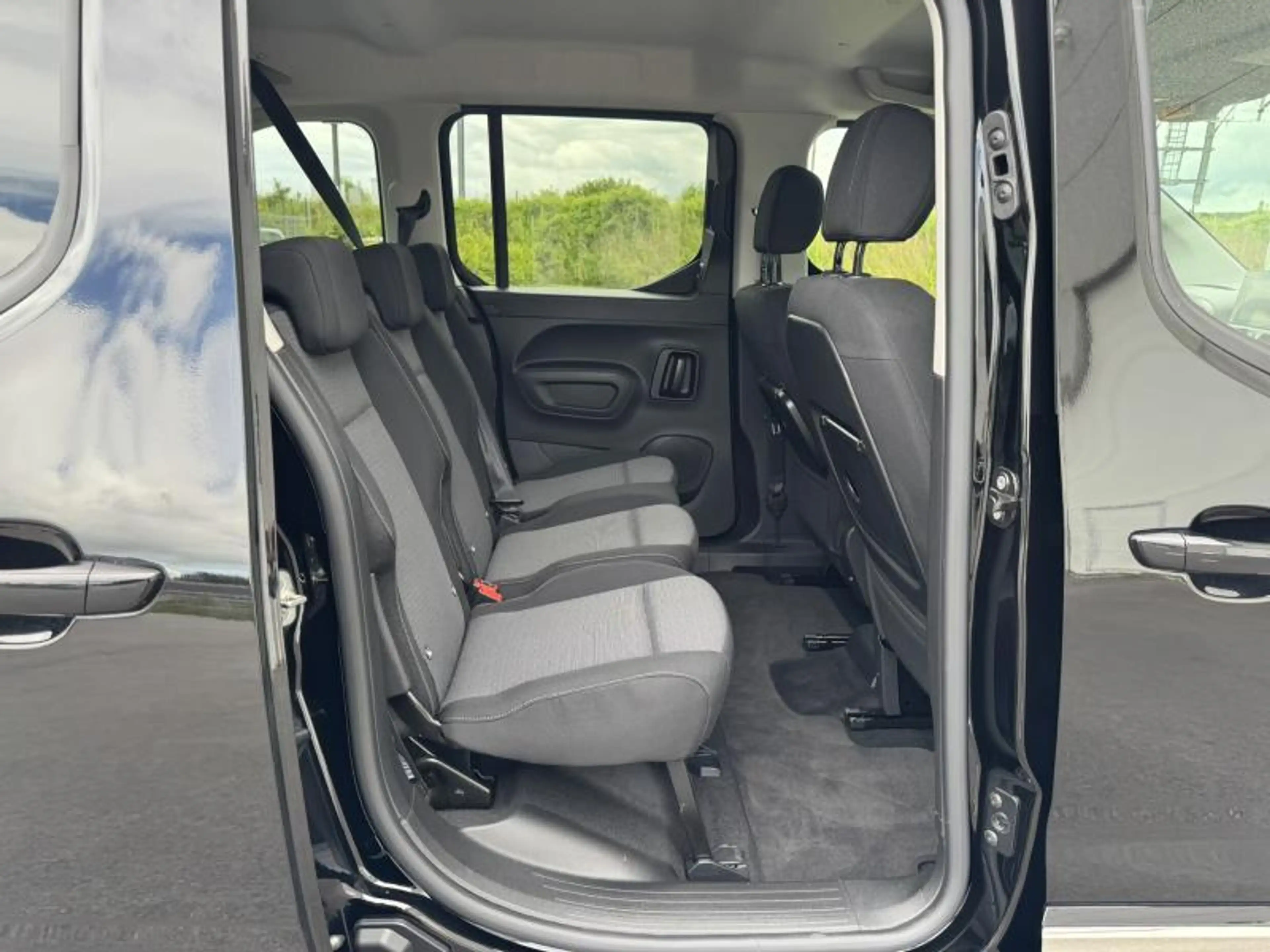 Toyota Verso 1.5 Diesel SWB 130hp 8AT Family de direction ! — photo 10