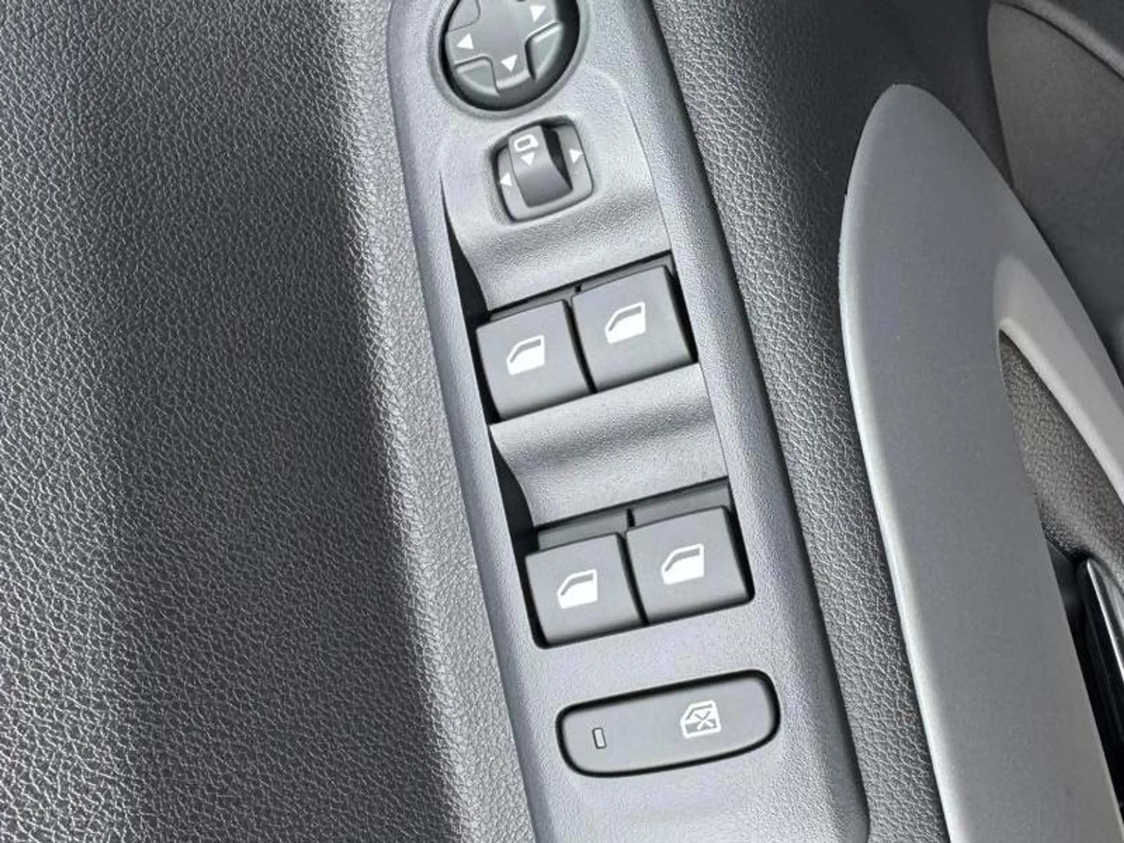 Toyota Verso 1.5 Diesel SWB 130hp 8AT Family de direction ! — photo 12