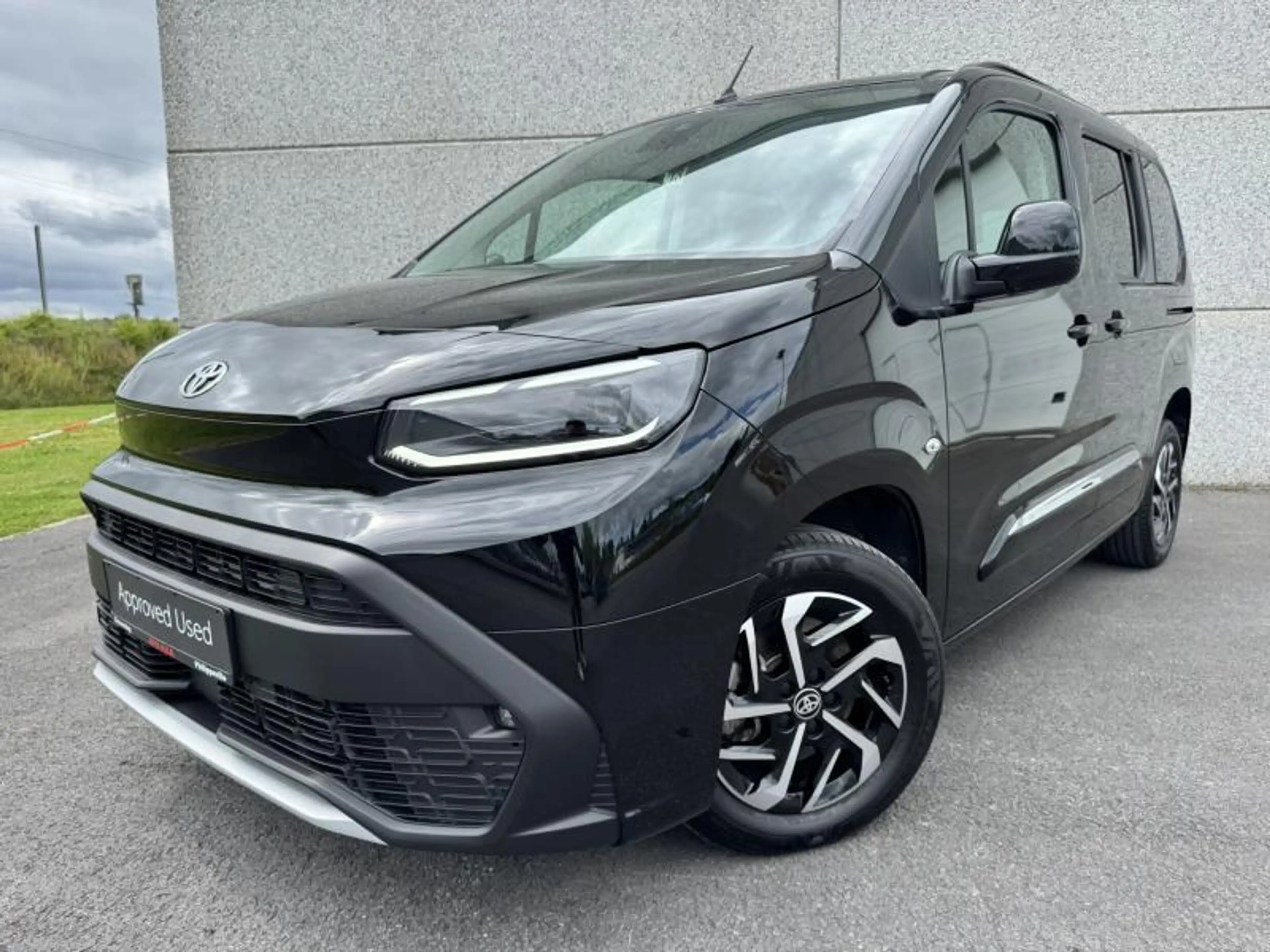 Toyota Verso 1.5 Diesel SWB 130hp 8AT Family de direction ! — photo 2