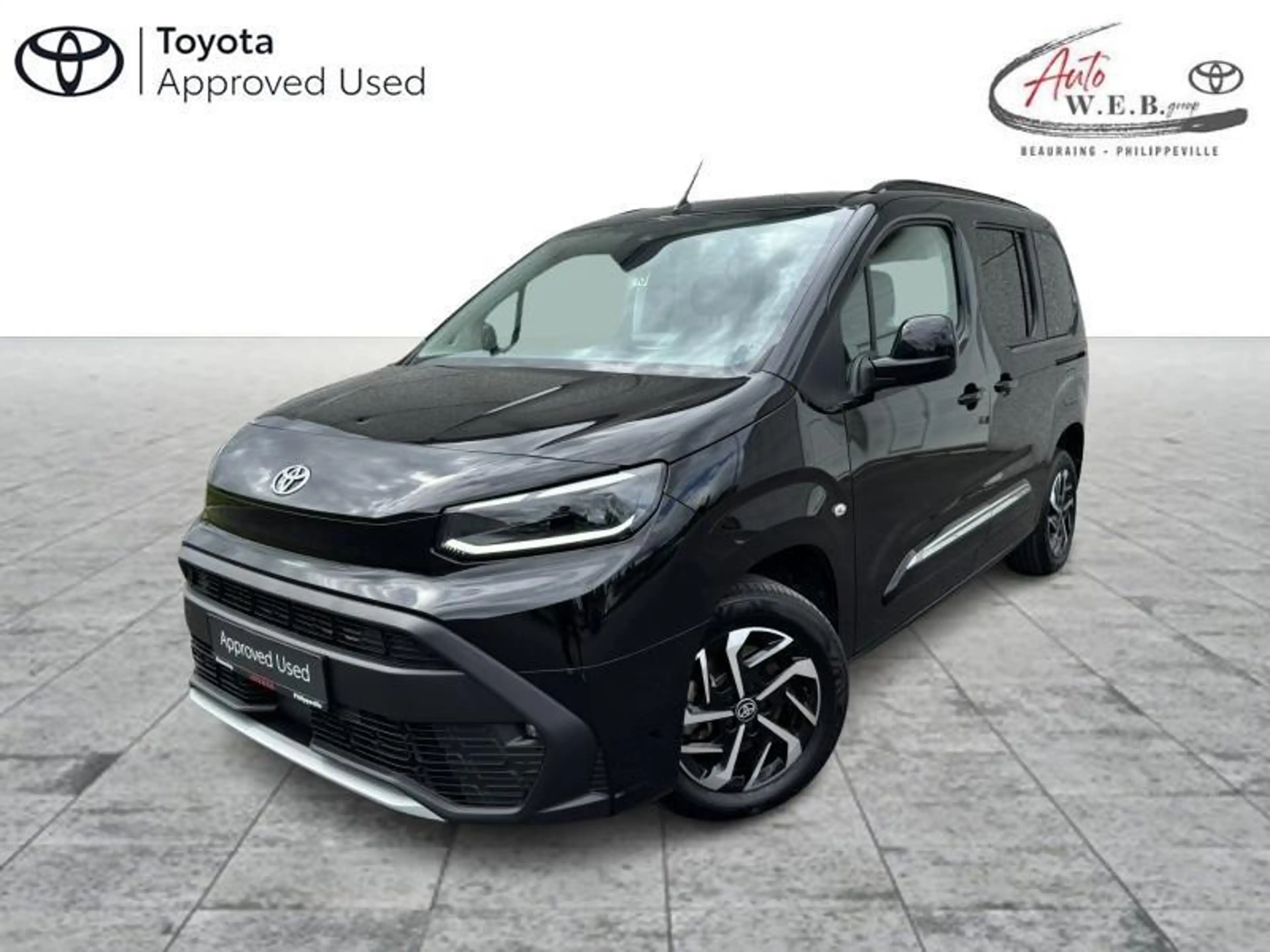 Toyota Verso 1.5 Diesel SWB 130hp 8AT Family de direction !