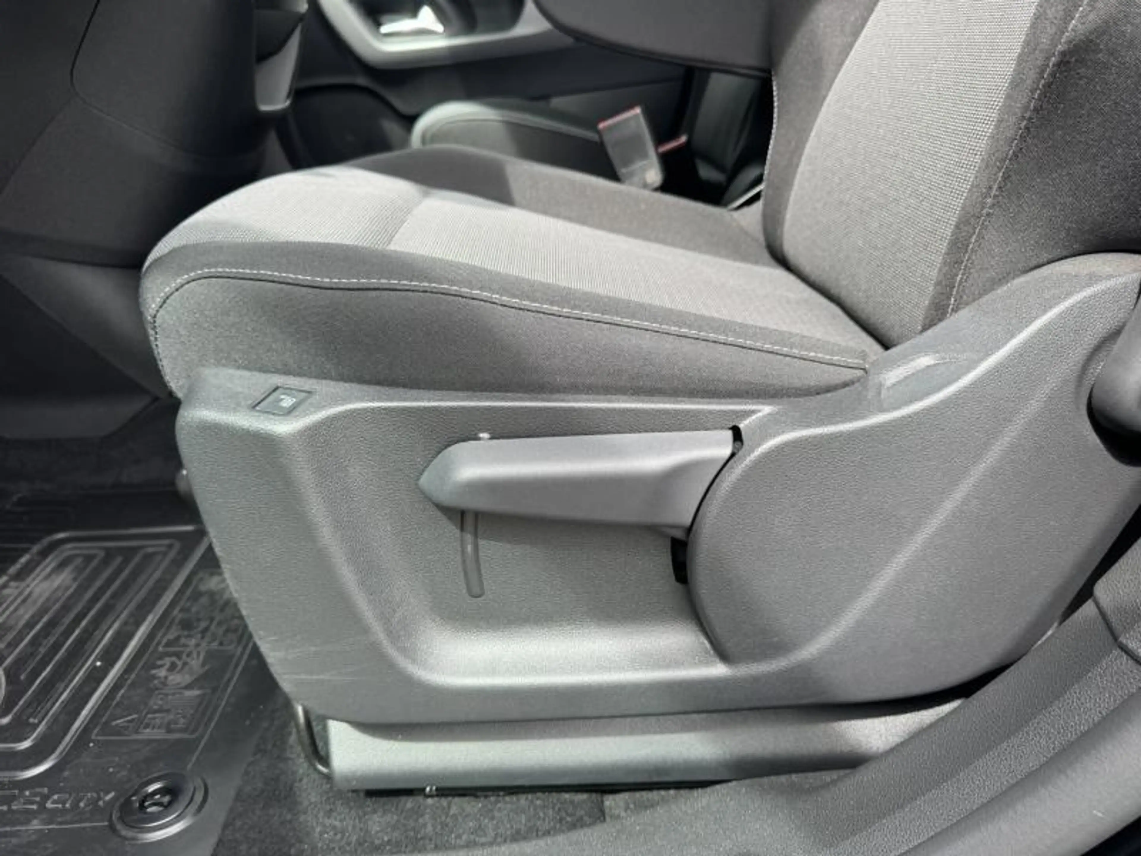 Toyota Verso 1.5 Diesel SWB 130hp 8AT Family de direction ! — photo 13