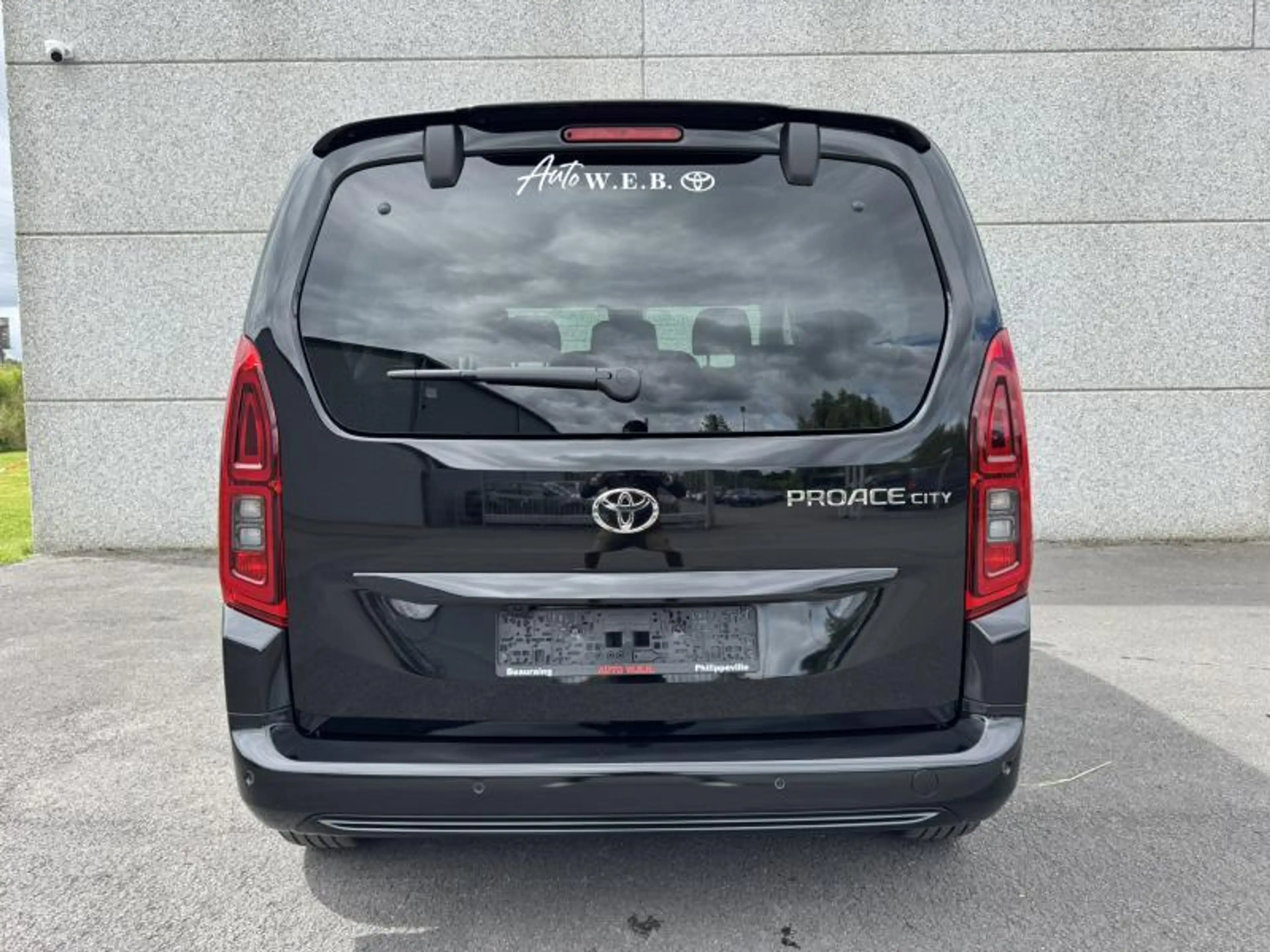 Toyota Verso 1.5 Diesel SWB 130hp 8AT Family de direction ! — photo 6