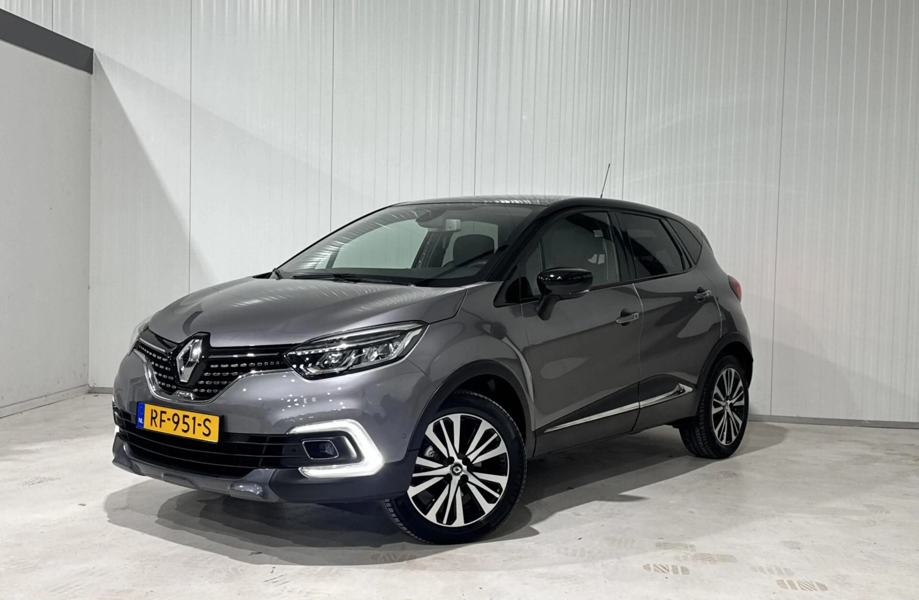 Renault Captur 1.2 TCe Initiale Paris|KEYLESS|TREKHAAK|PANO