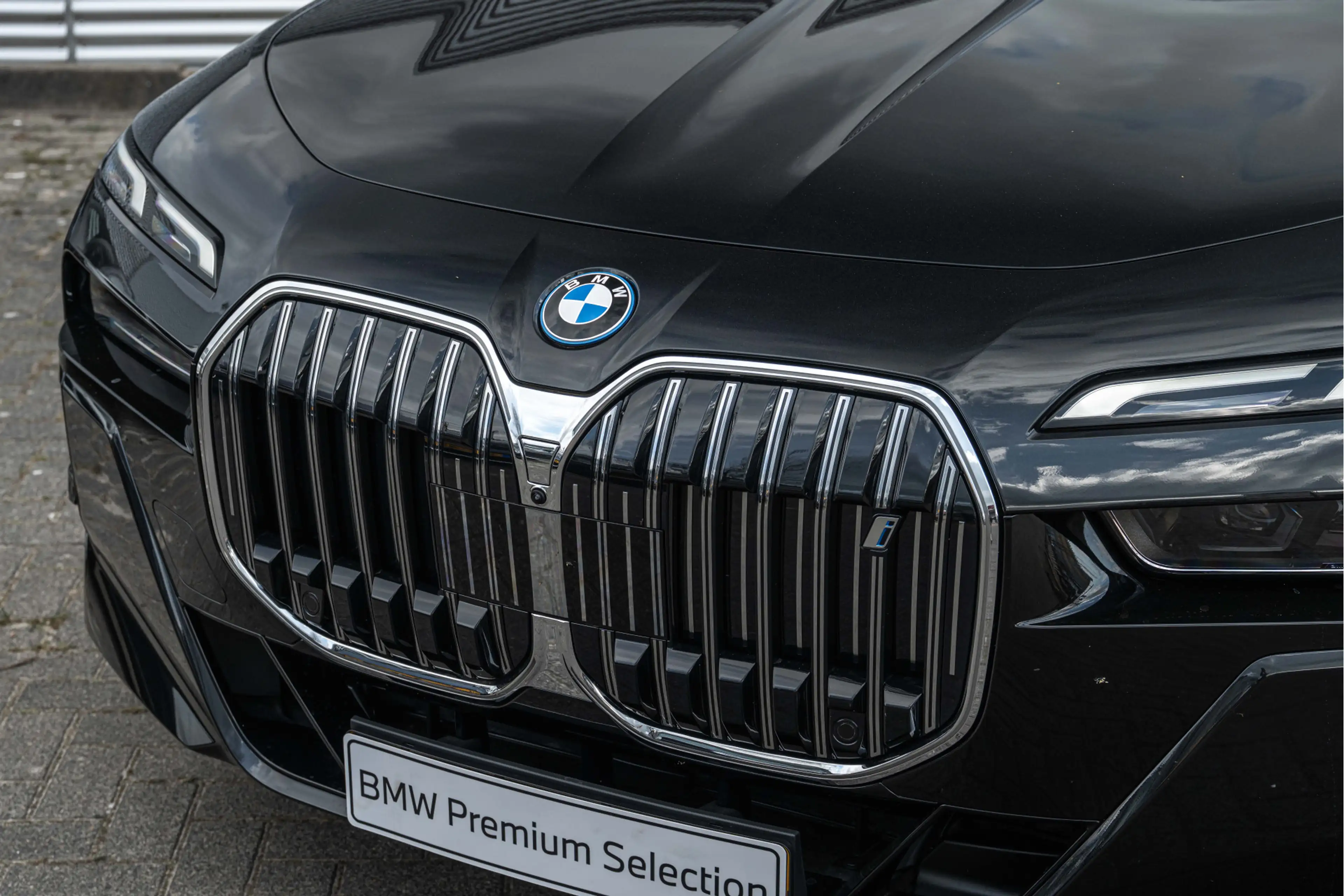 BMW i7 eDrive50 High Executive M Sport / Panoramadak Sky — photo 2