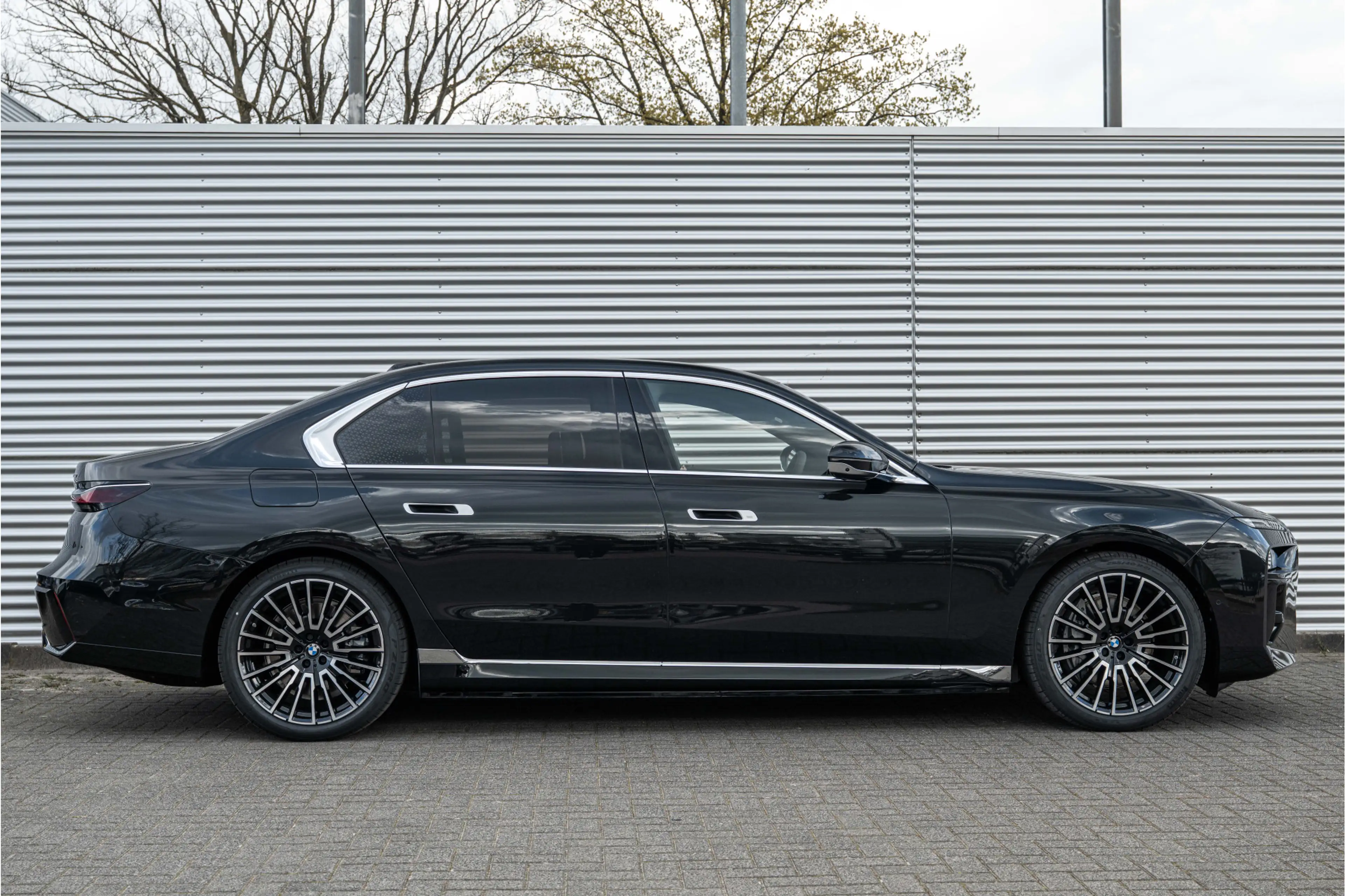 BMW i7 eDrive50 High Executive M Sport / Panoramadak Sky — photo 8