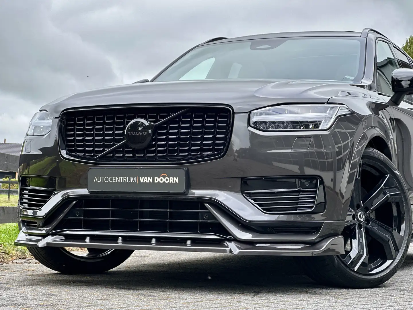 Volvo XC90 2.0 T8 Recharge Long Range | AWD | Dark Label | Lu Grijs - 2