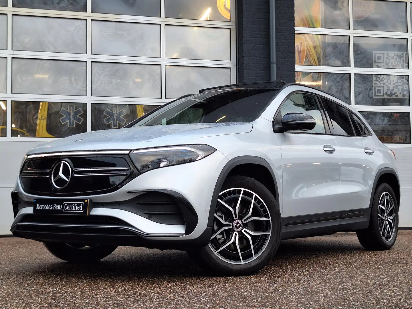 Mercedes-Benz EQA 250 250+ | Panoramadak | AMG Night | 360° Camera | Sfe Zilver - 2