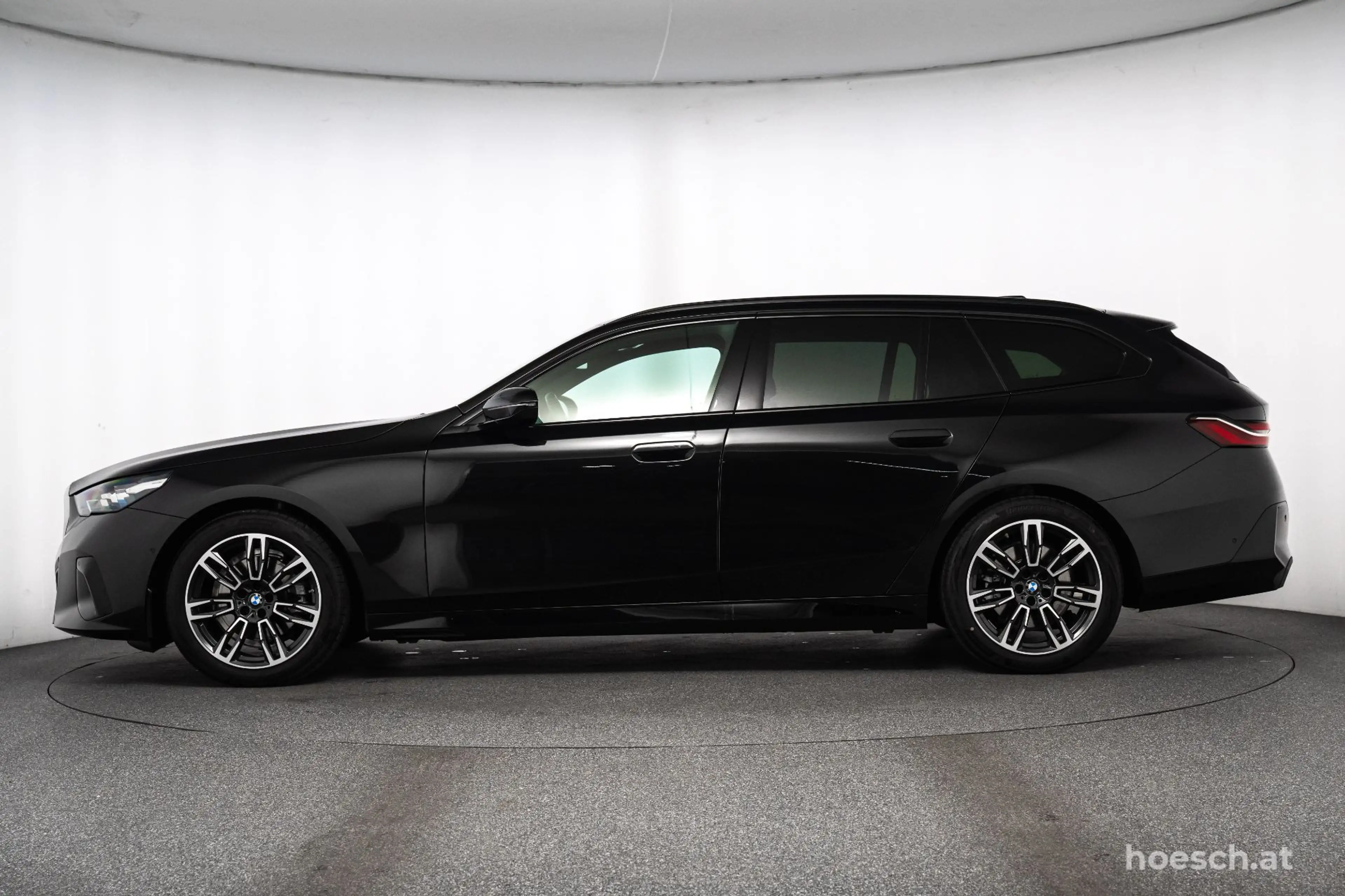 BMW 520 i Touring M Sport 19" H&K LED ASSISTENZ MEGAPREIS — photo 3