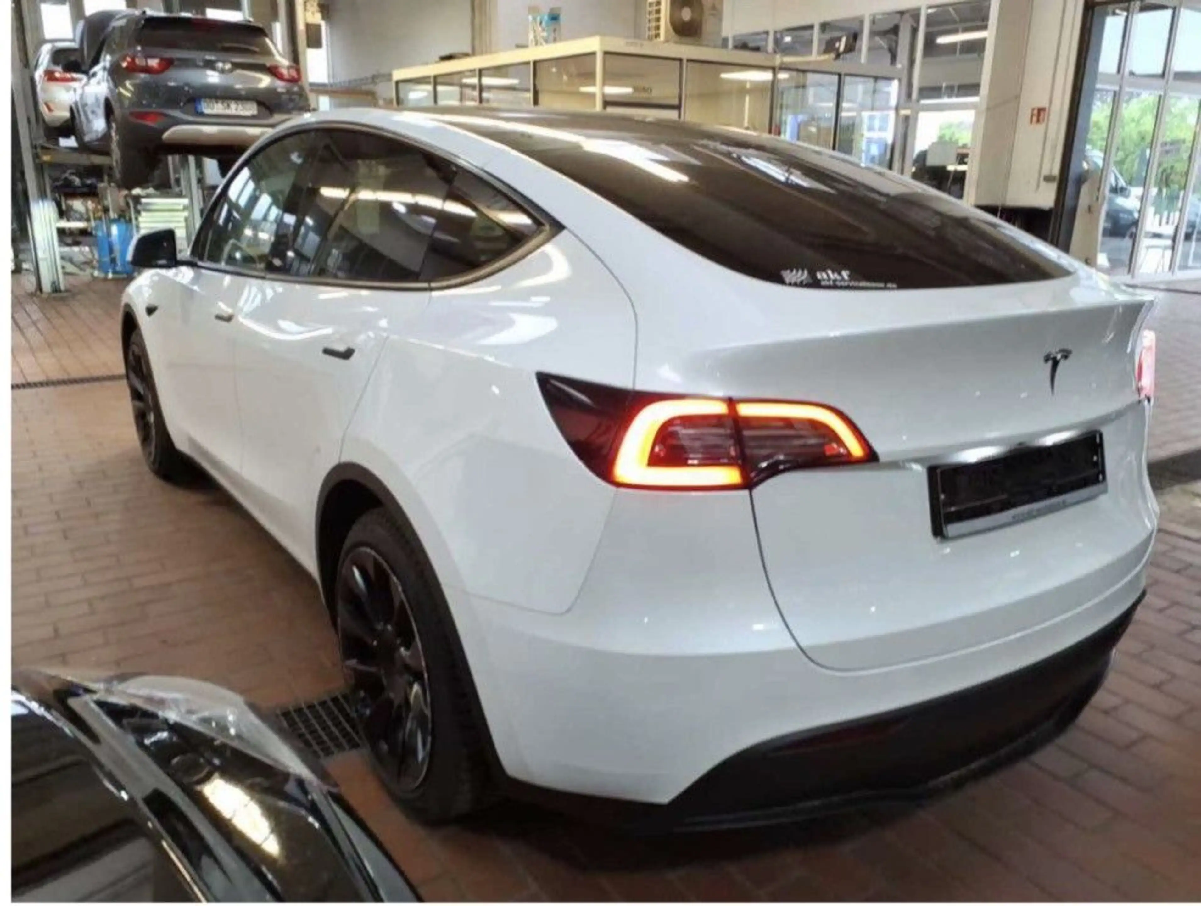 Tesla Model Y RWD Wärmepumpe/Pano/ACC/LED/Sound/Kamera — photo 4