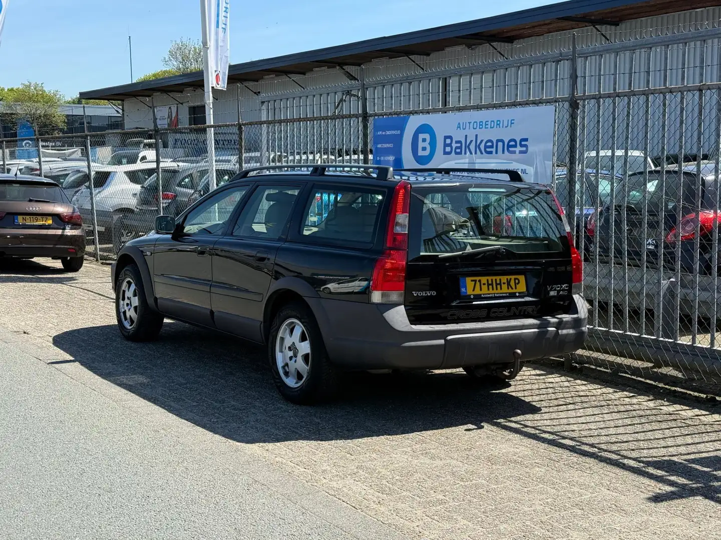 Volvo V70 Cross Country 2.4 T Comfort Line | Airco | Cruise Black - 2
