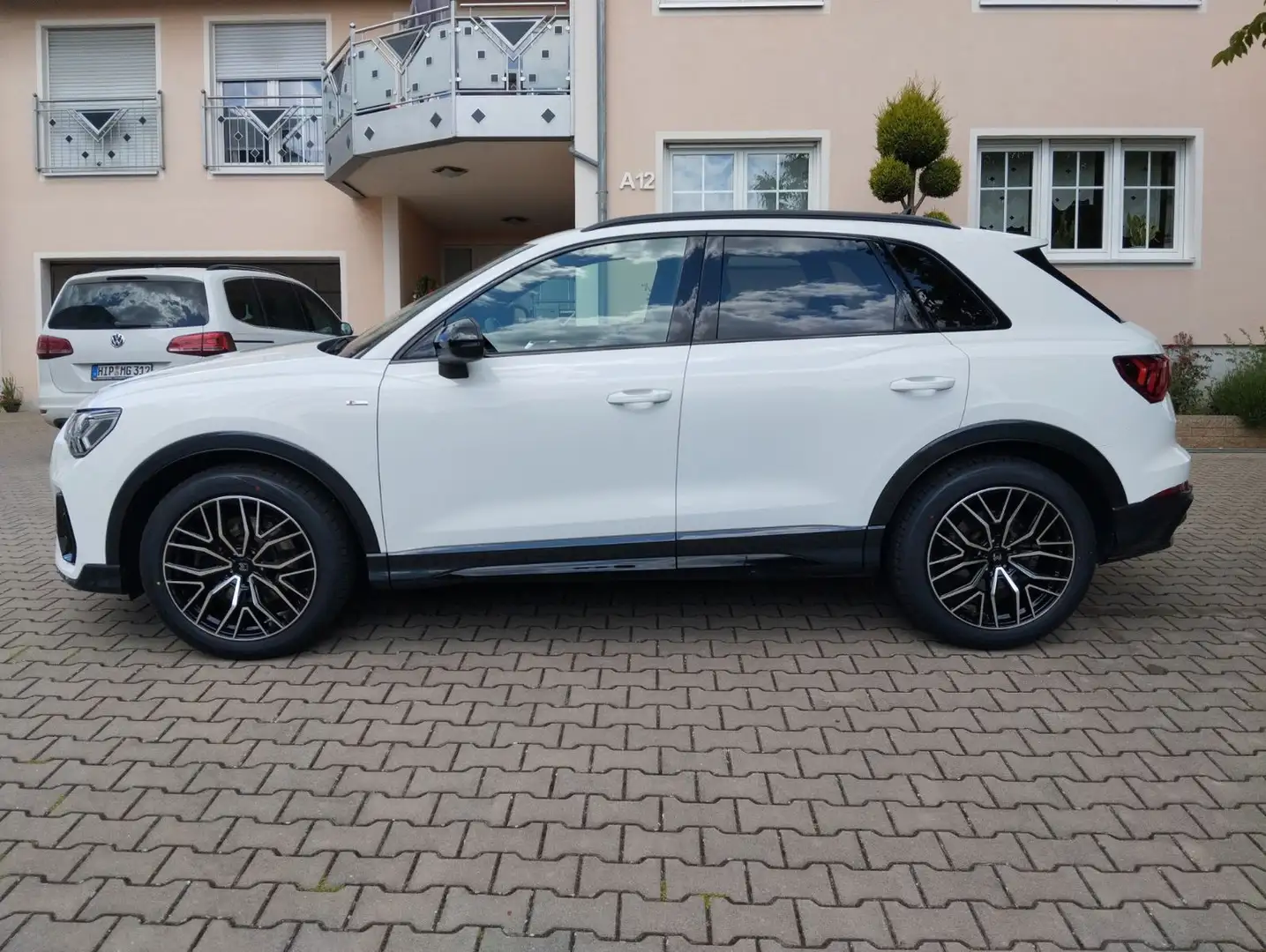 Audi Q3 40 TFSI quattro S line, Navi,AHK,Optik-Packet Blanc - 2