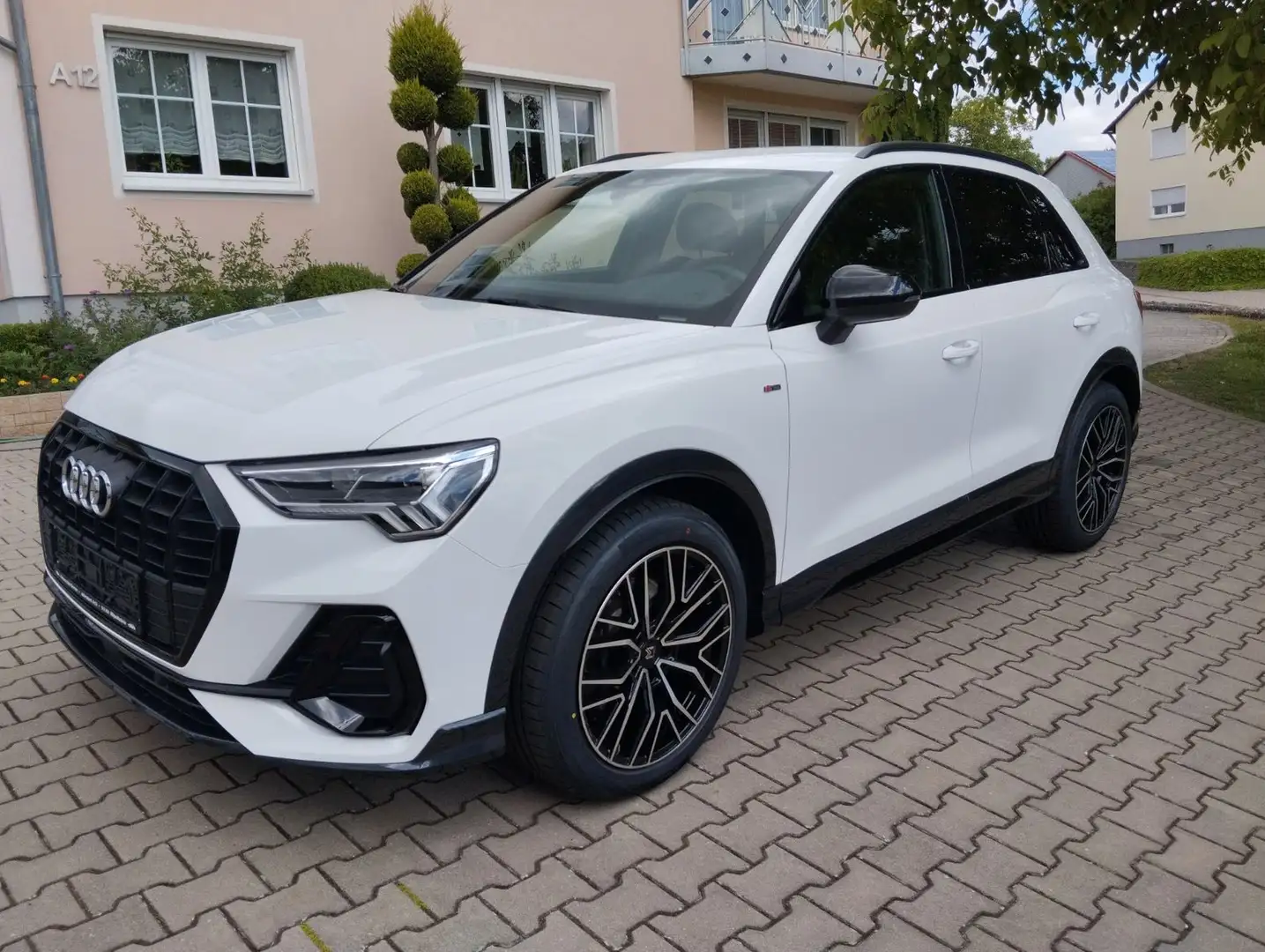 Audi Q3 40 TFSI quattro S line, Navi,AHK,Optik-Packet Blanc - 1