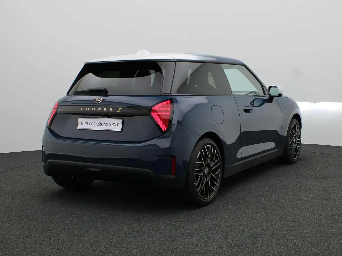 MINI Cooper SE Mini Favoured M 54.2 kWh Albastru - 2