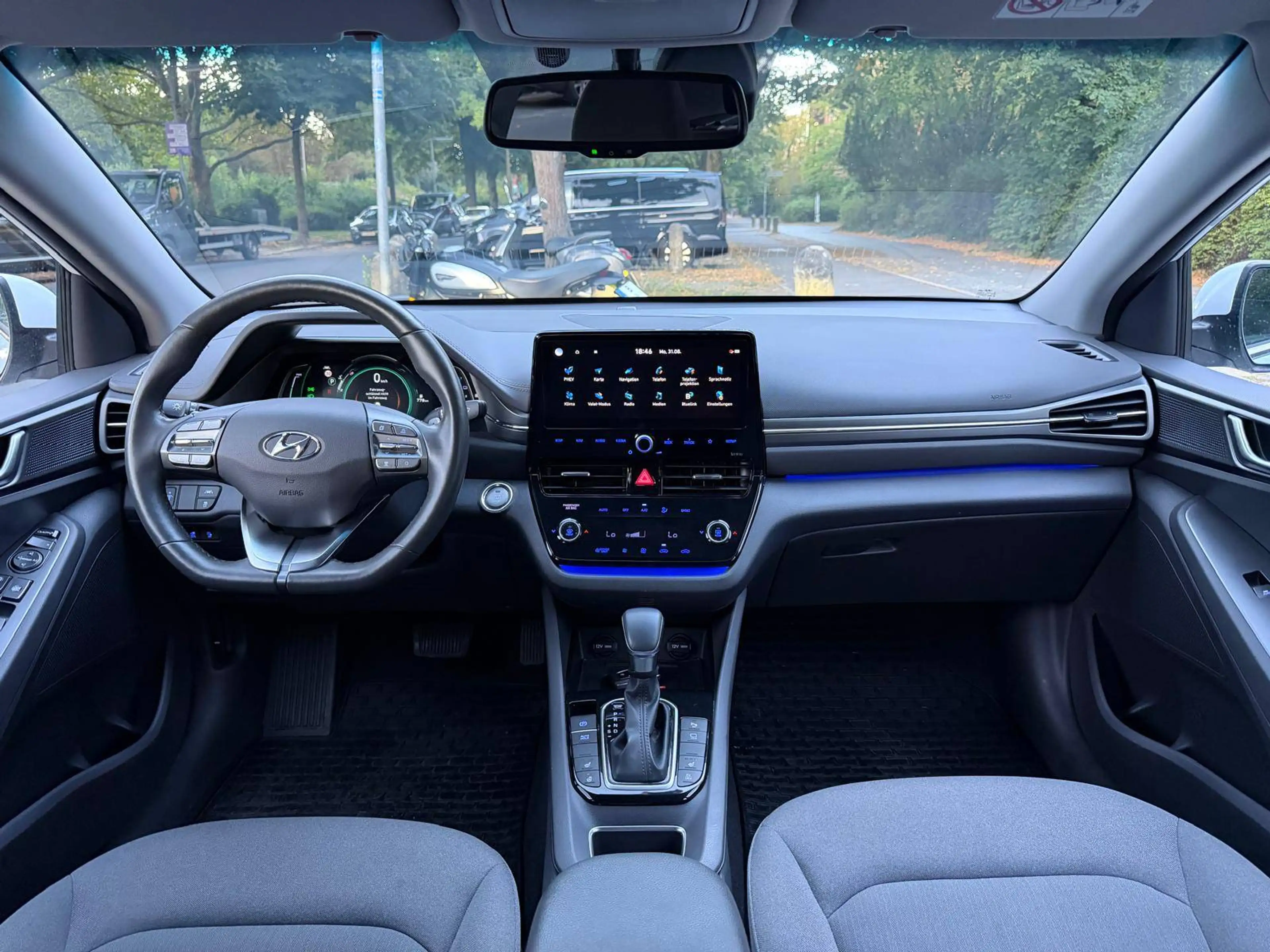 Hyundai IONIQ Style Plug-In Hybrid — photo 11