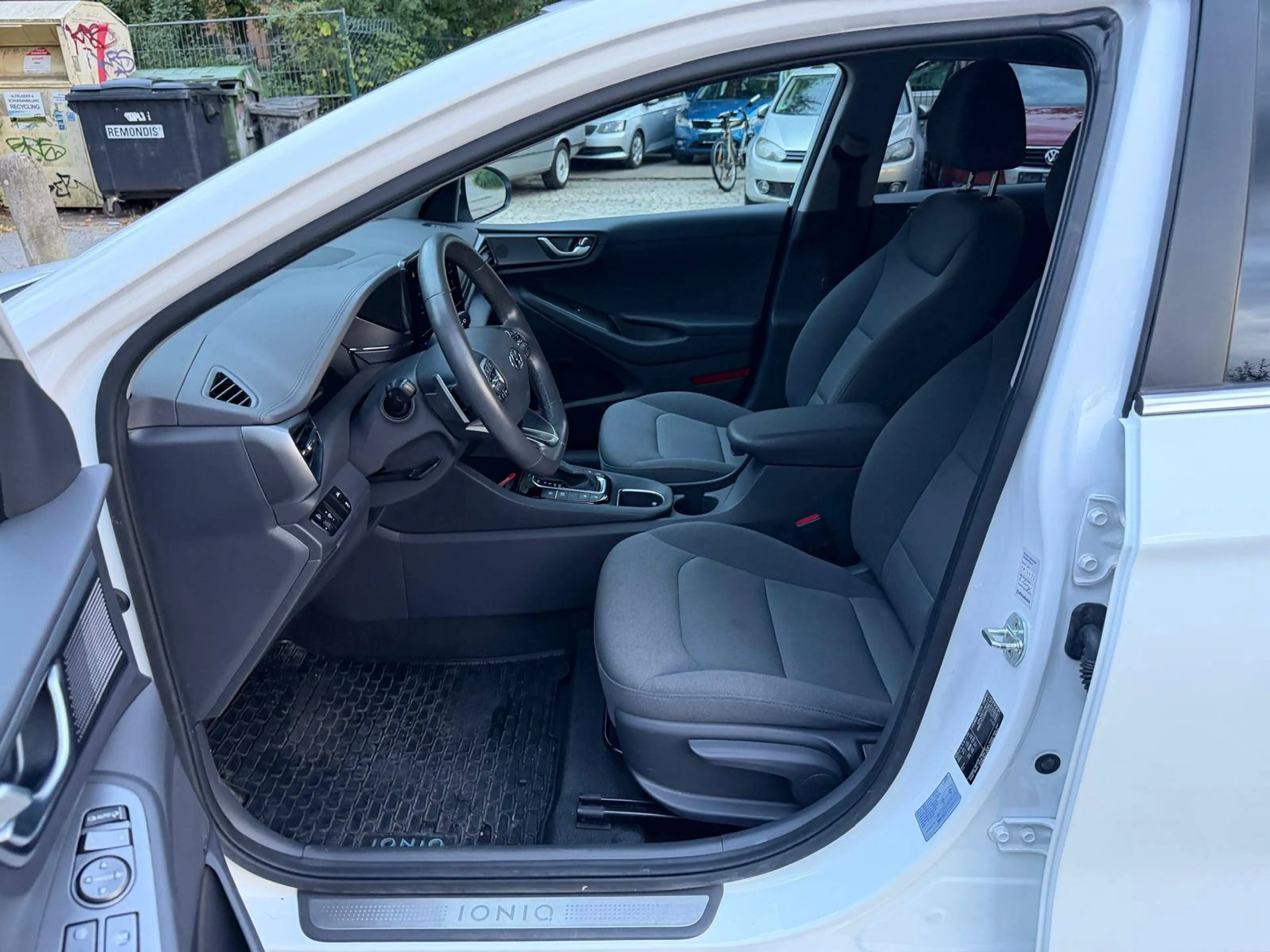 Hyundai IONIQ Style Plug-In Hybrid — photo 9