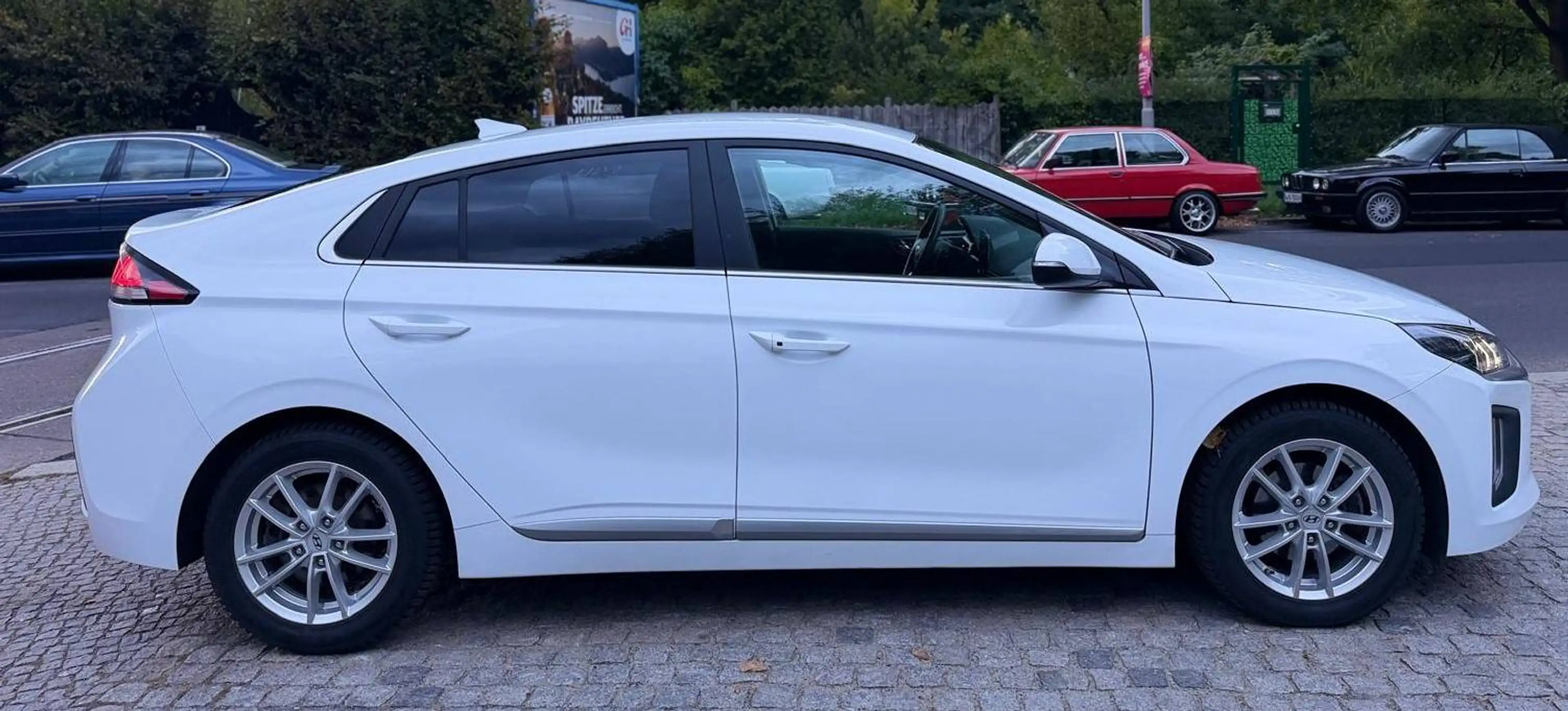 Hyundai IONIQ Style Plug-In Hybrid — photo 6